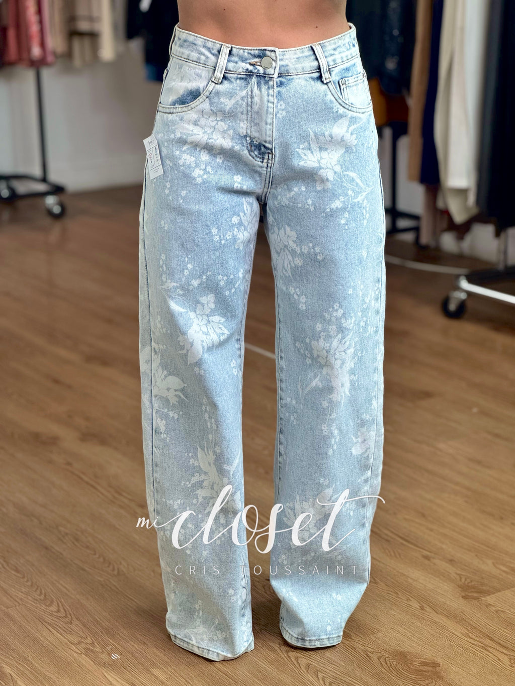 JEANS STETCH CON ESTAMPADO DE FLORES