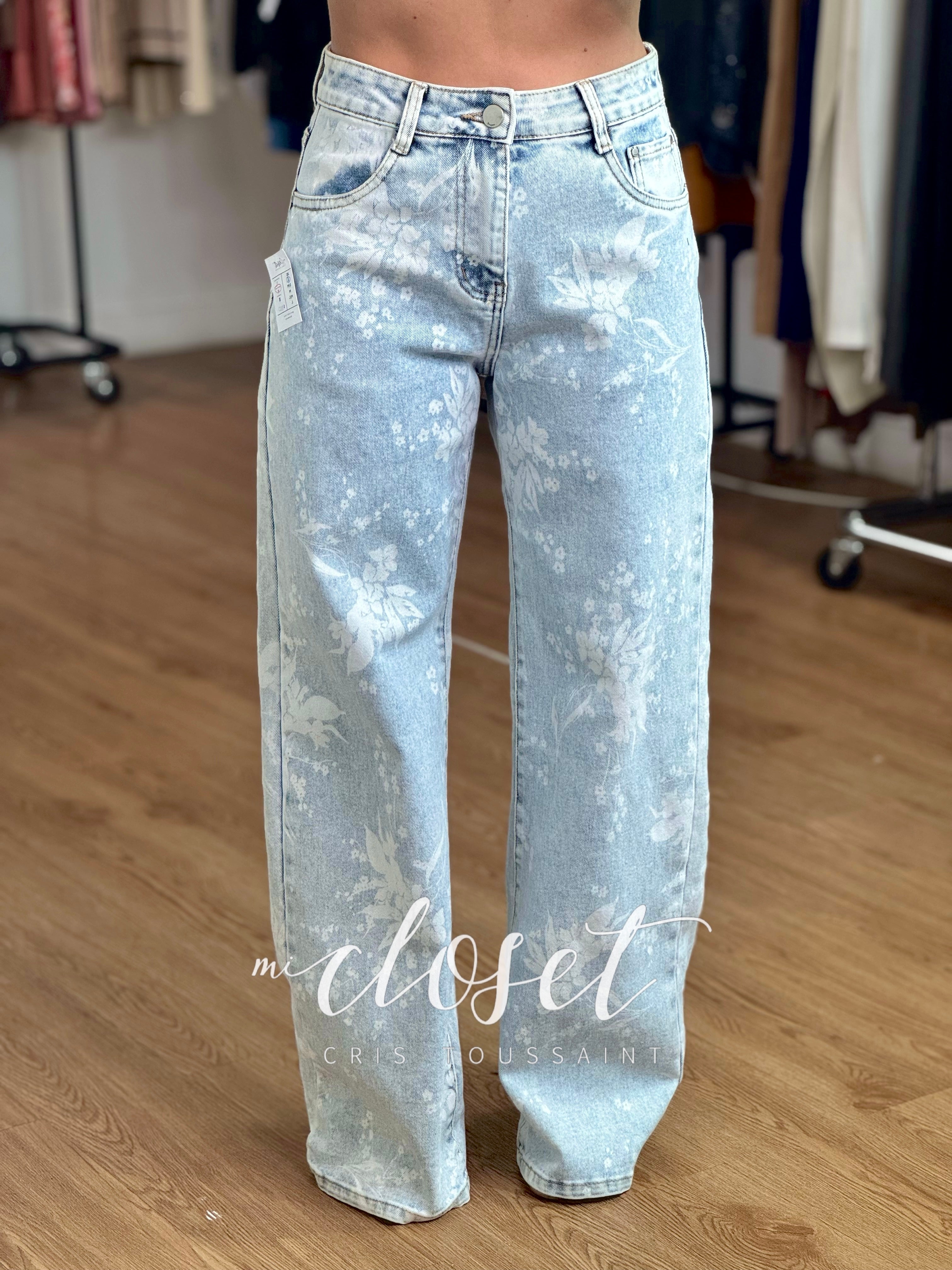 JEANS STETCH CON ESTAMPADO DE FLORES