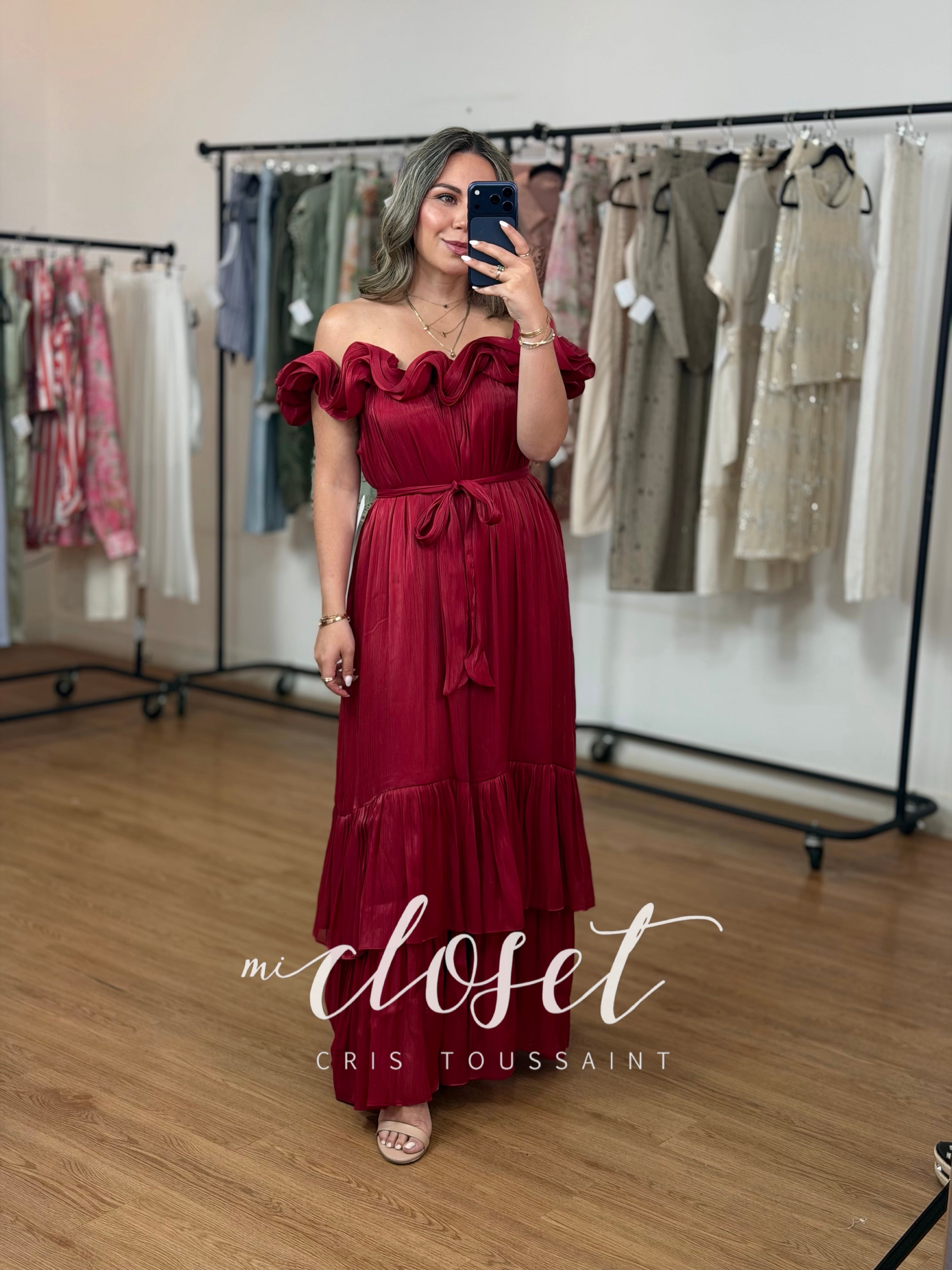 VESTIDO DOBLE TIRANTE, DE GASA SATINADA CON OLANES Y CINTA AJUSTABLE