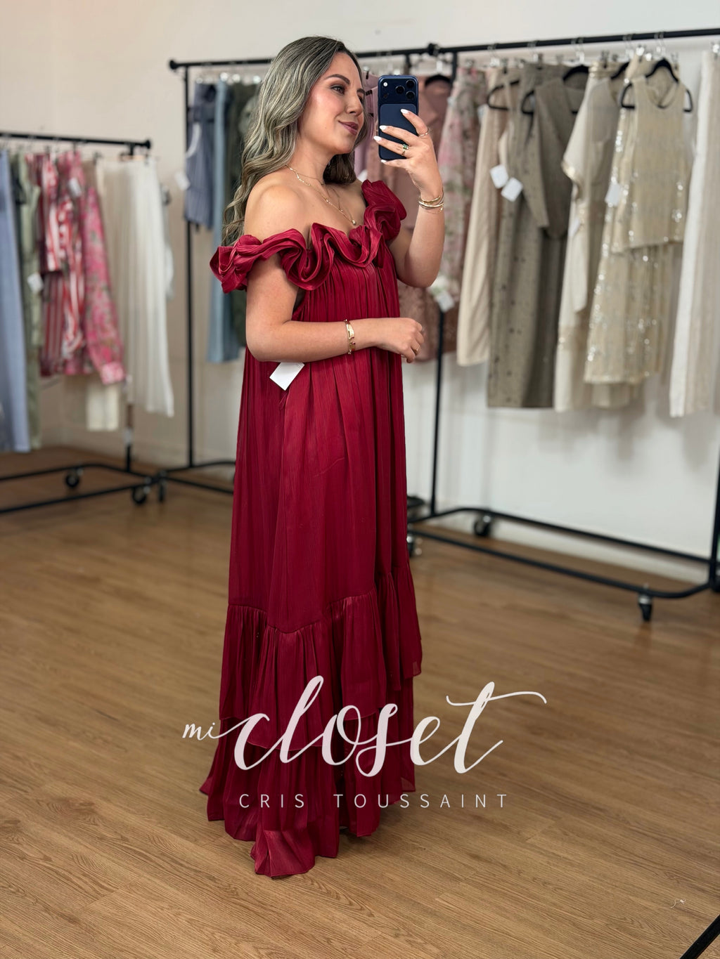 VESTIDO DOBLE TIRANTE, DE GASA SATINADA CON OLANES Y CINTA AJUSTABLE