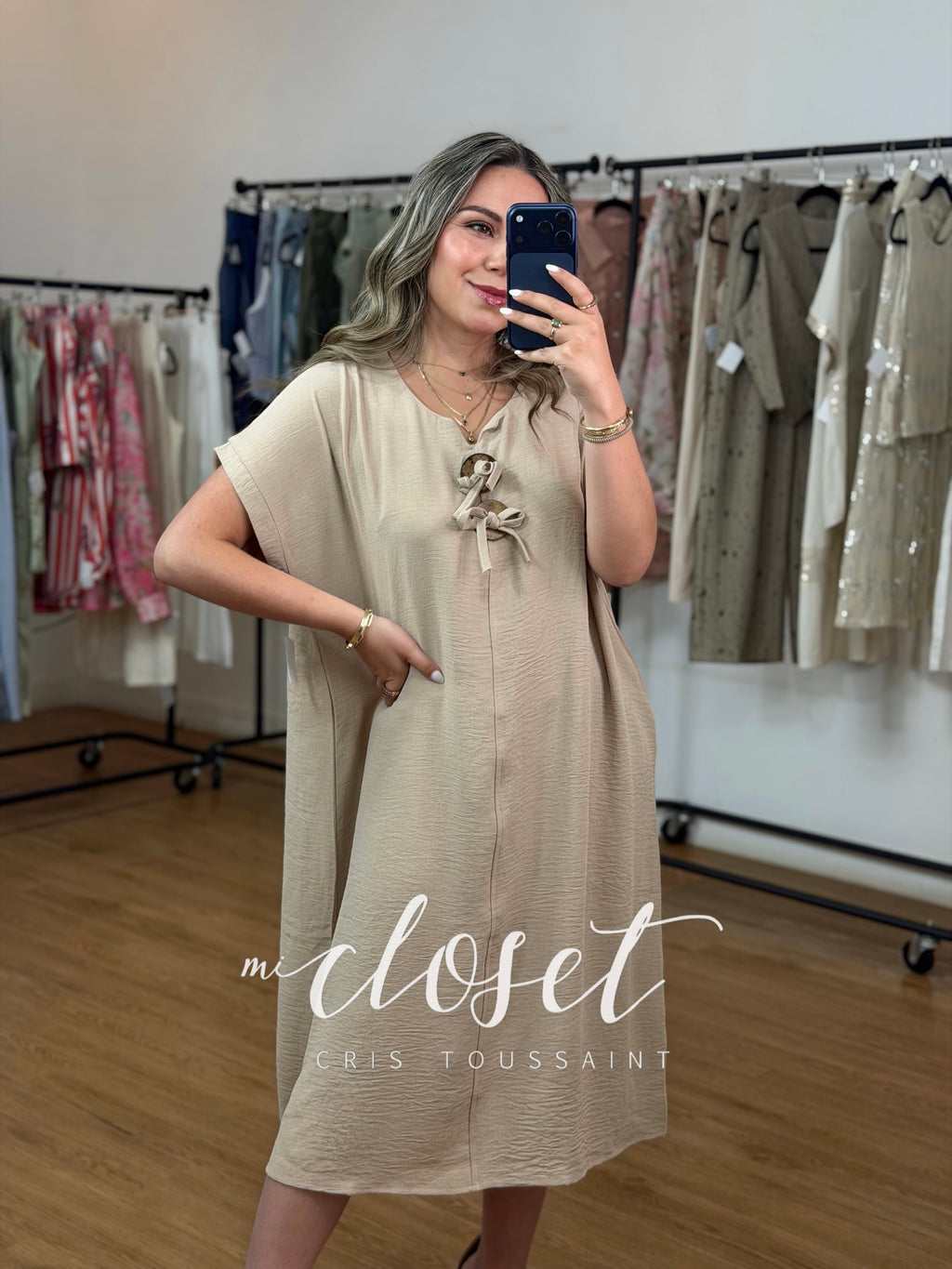 VESTIDO TIPO BLUSÓN CON LISTÓN Y BOTONES GIGANTES