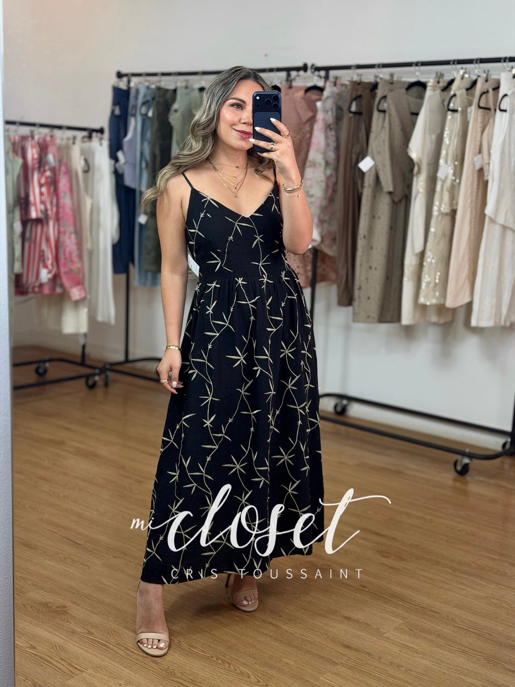 VESTIDO AJUSTADO DE LA CINTURA CON RESORTE EN ESPALDA TIRANTES AJUSTABLES; BORDADO