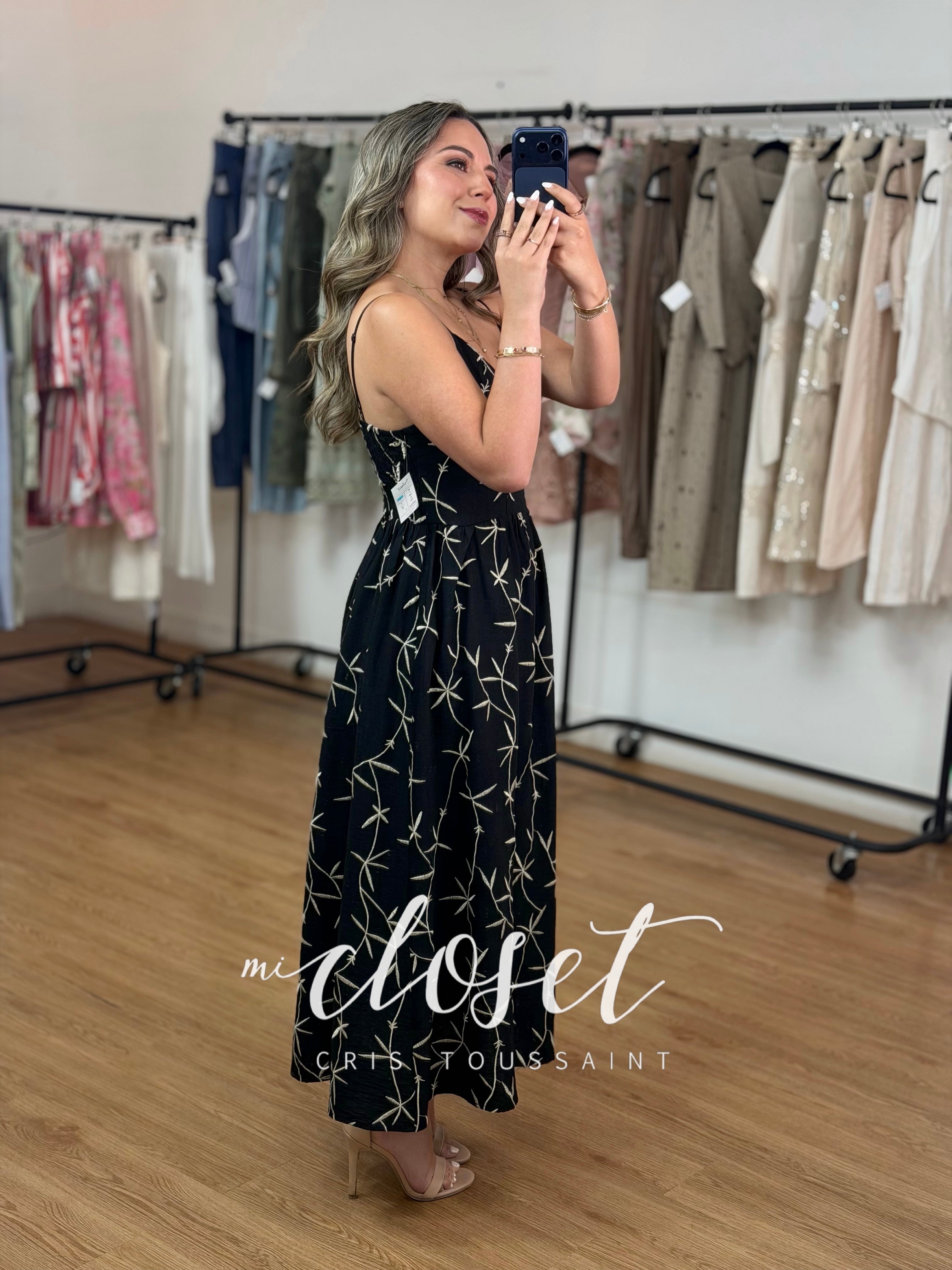 VESTIDO AJUSTADO DE LA CINTURA CON RESORTE EN ESPALDA TIRANTES AJUSTABLES; BORDADO