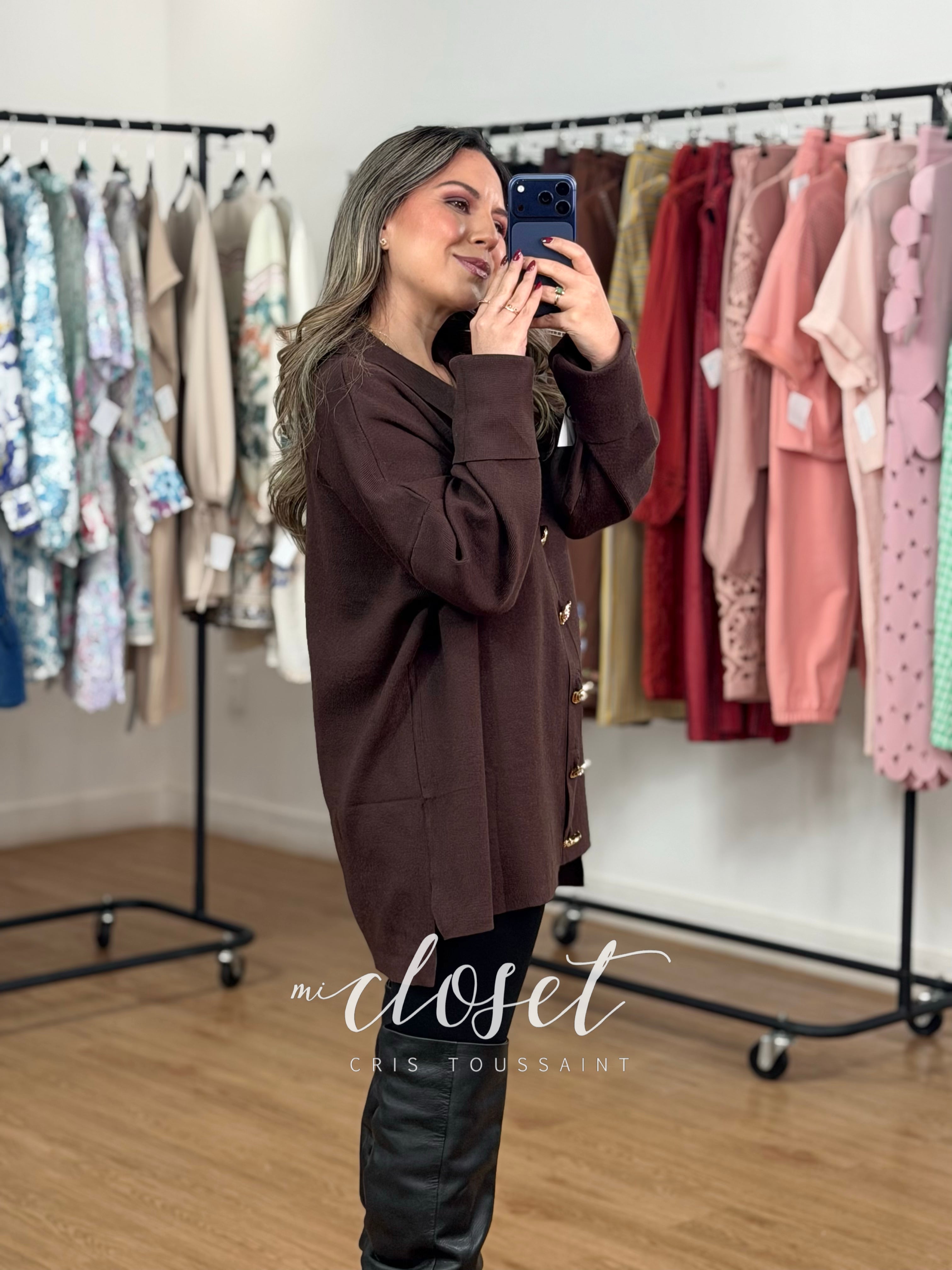 SWEATER OVERSIZED DE PUNTO CON BOTONES DE FLOR Y SIMULACIÓN DE BOLSAS