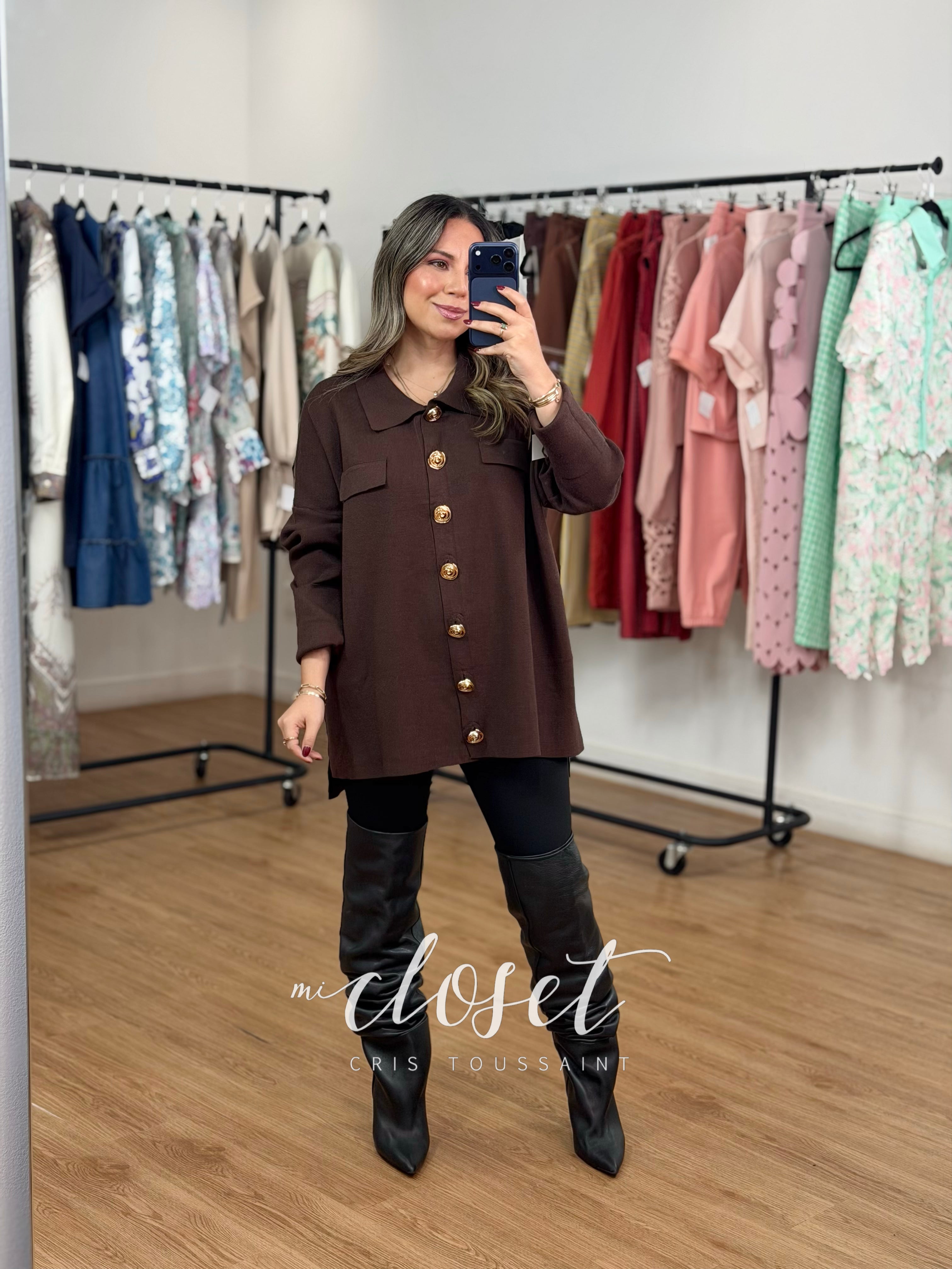 SWEATER OVERSIZED DE PUNTO CON BOTONES DE FLOR Y SIMULACIÓN DE BOLSAS