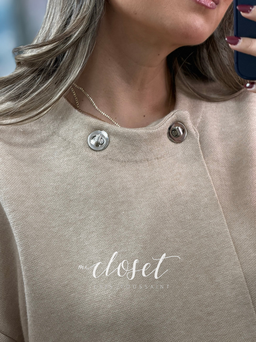 SWEATER TIPO CAPA OVERSIZED MANGA ANCHA (LARGA) CON BROCHES EN CUELLO