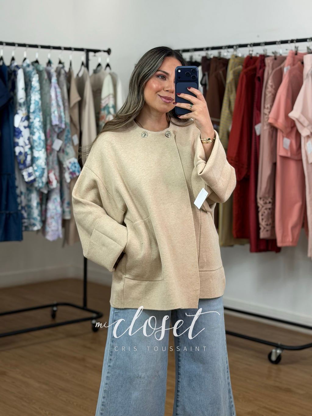 SWEATER TIPO CAPA OVERSIZED MANGA ANCHA (LARGA) CON BROCHES EN CUELLO