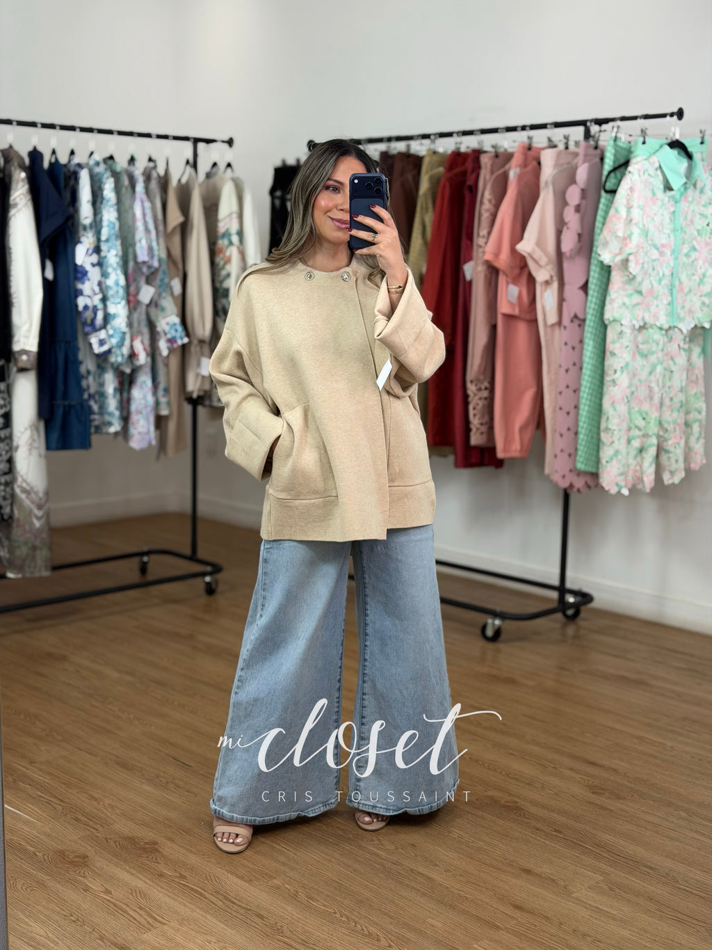 SWEATER TIPO CAPA OVERSIZED MANGA ANCHA (LARGA) CON BROCHES EN CUELLO