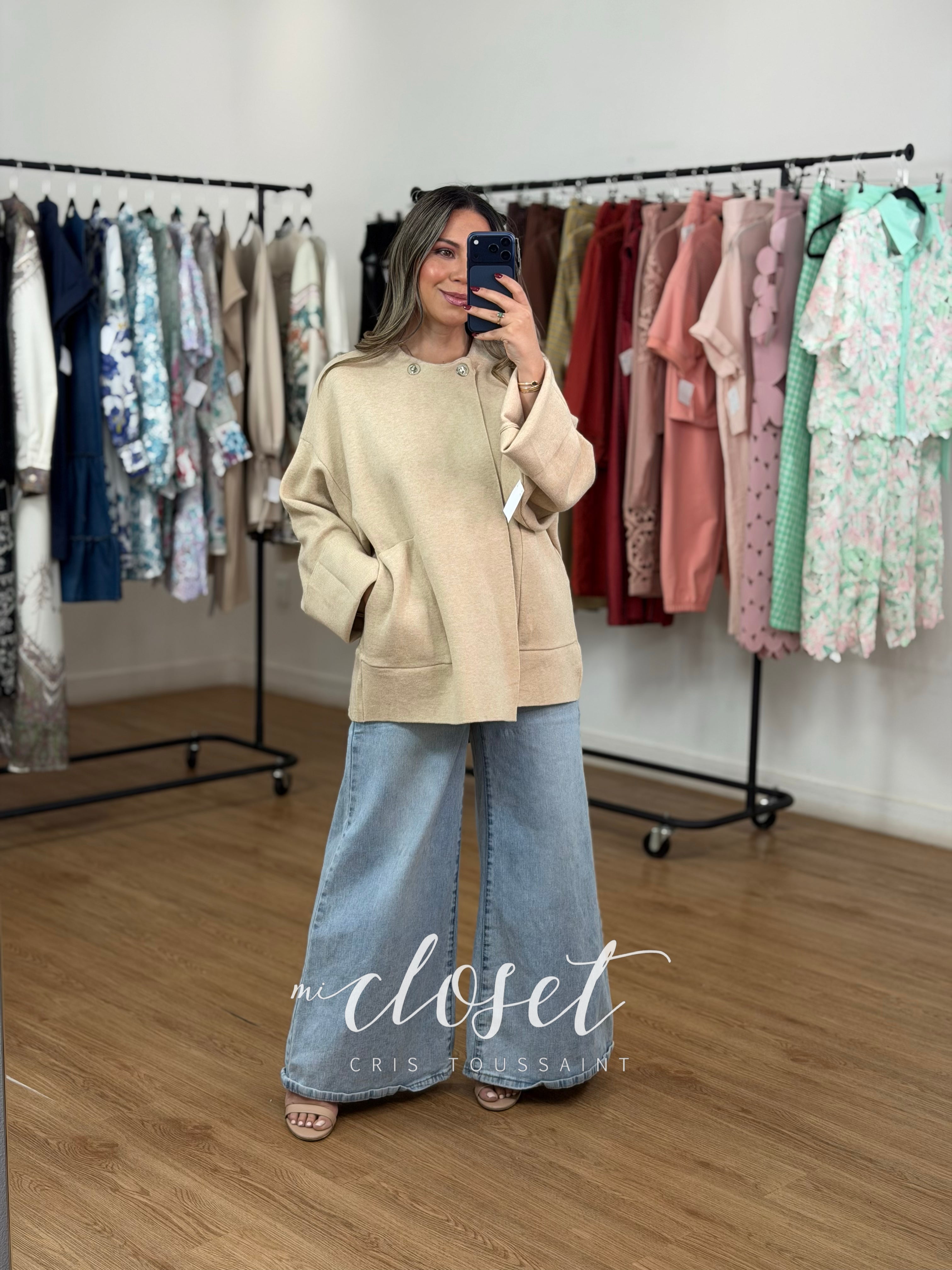 SWEATER TIPO CAPA OVERSIZED MANGA ANCHA (LARGA) CON BROCHES EN CUELLO