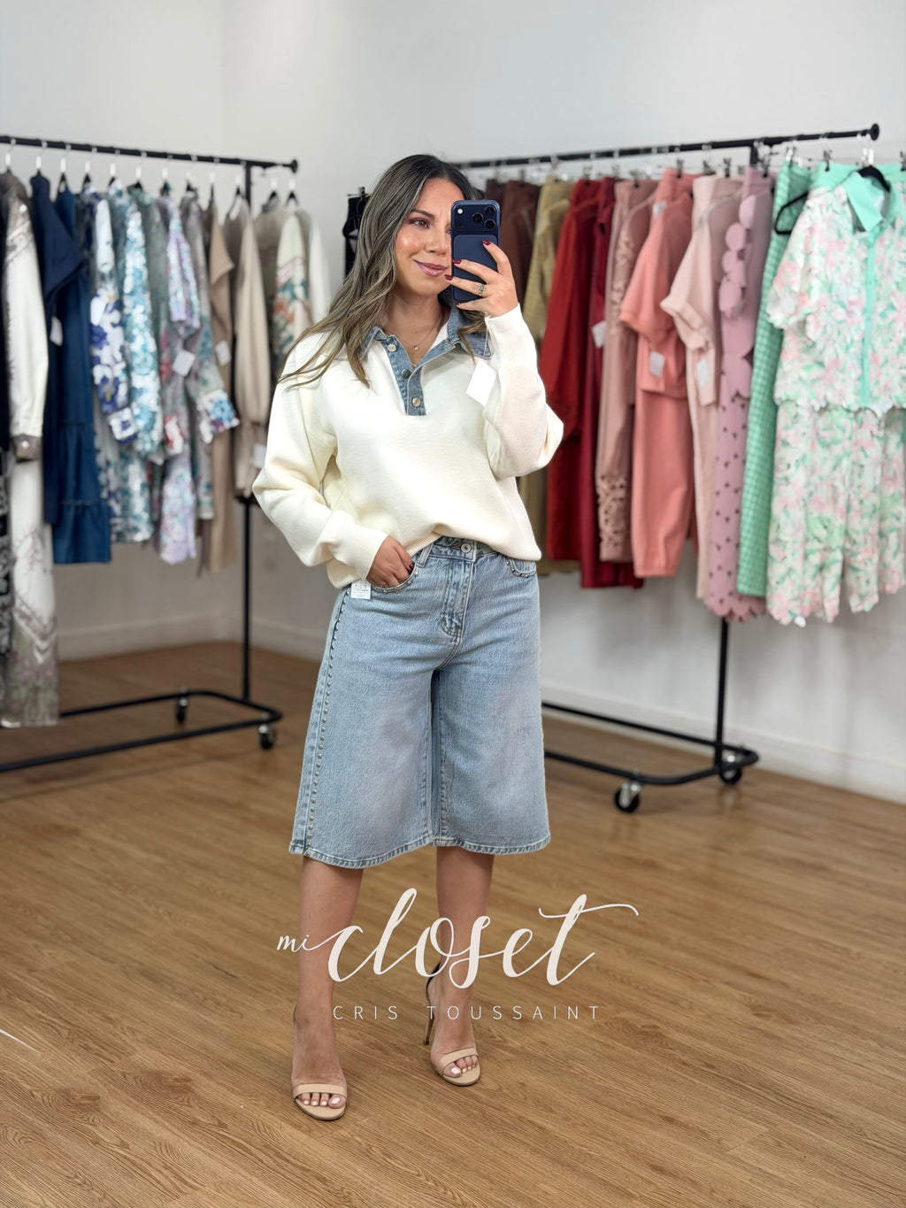 SWEATER SÚPER SUAVE CON CUELLO DE MEZCLILLA