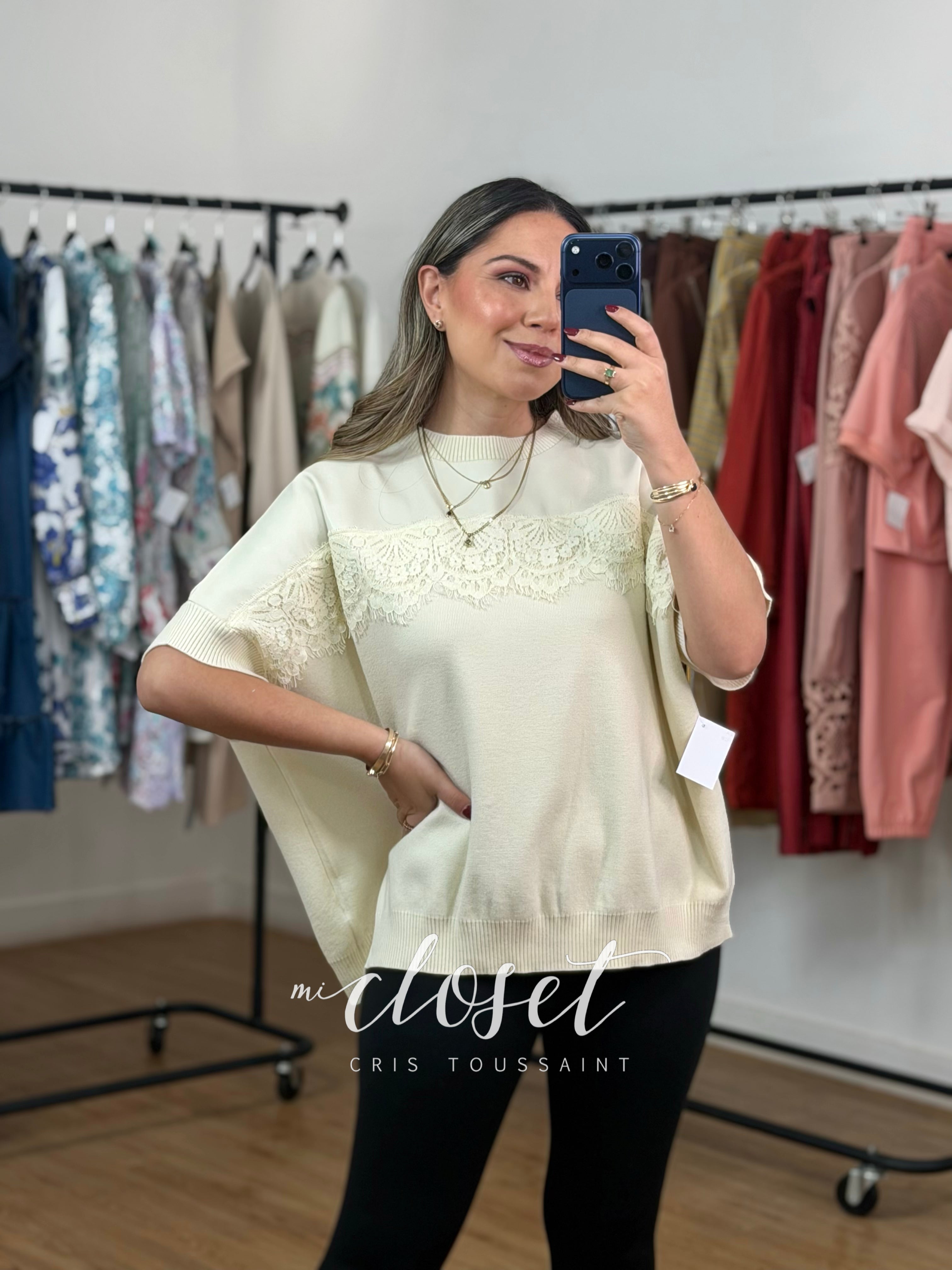 TEESHIRT OVERSIZED DOBLE TEXTURA, CON APLICACIONES DE ENCAJE EN TIPO PIEL