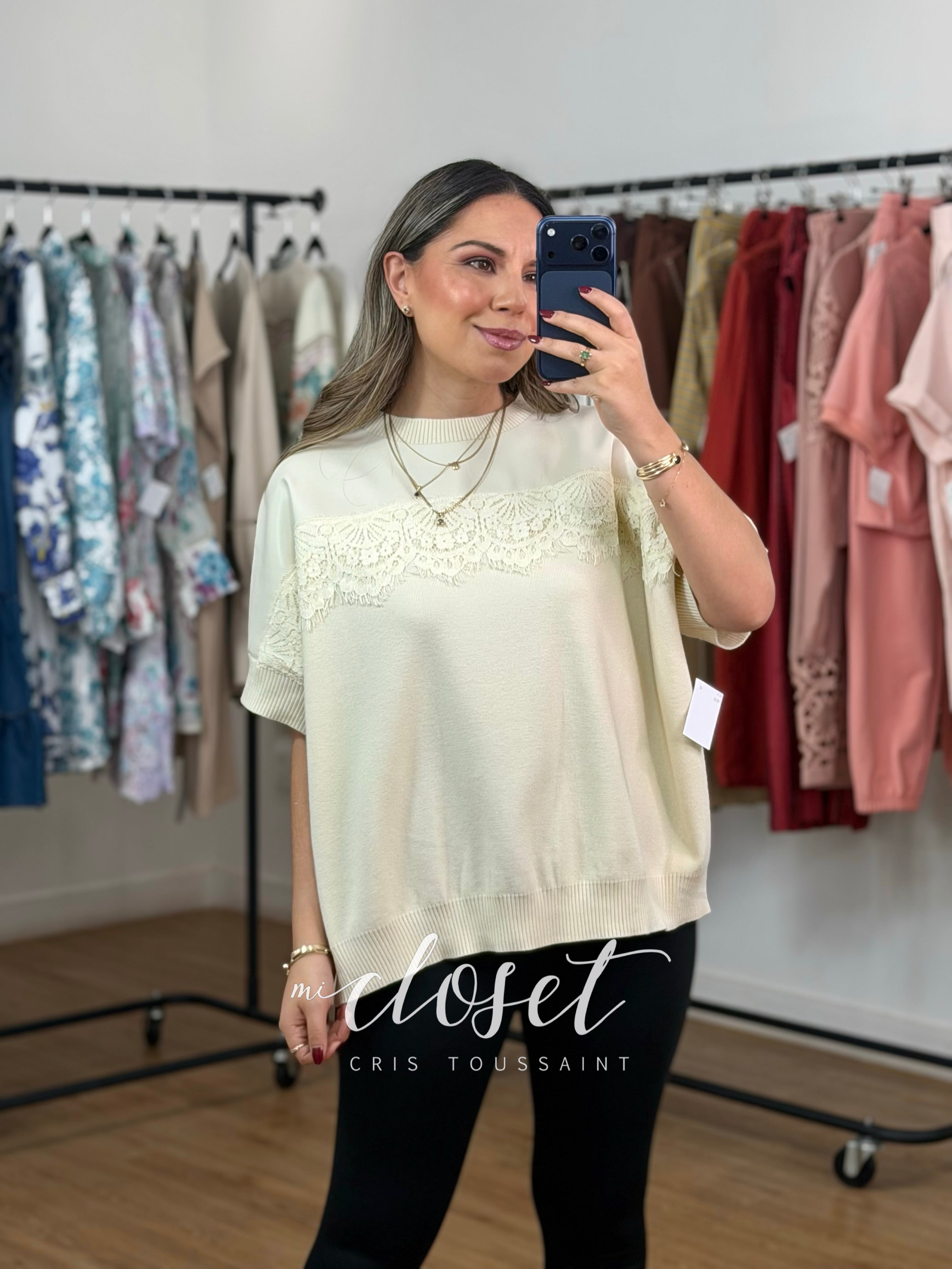 TEESHIRT OVERSIZED DOBLE TEXTURA, CON APLICACIONES DE ENCAJE EN TIPO PIEL