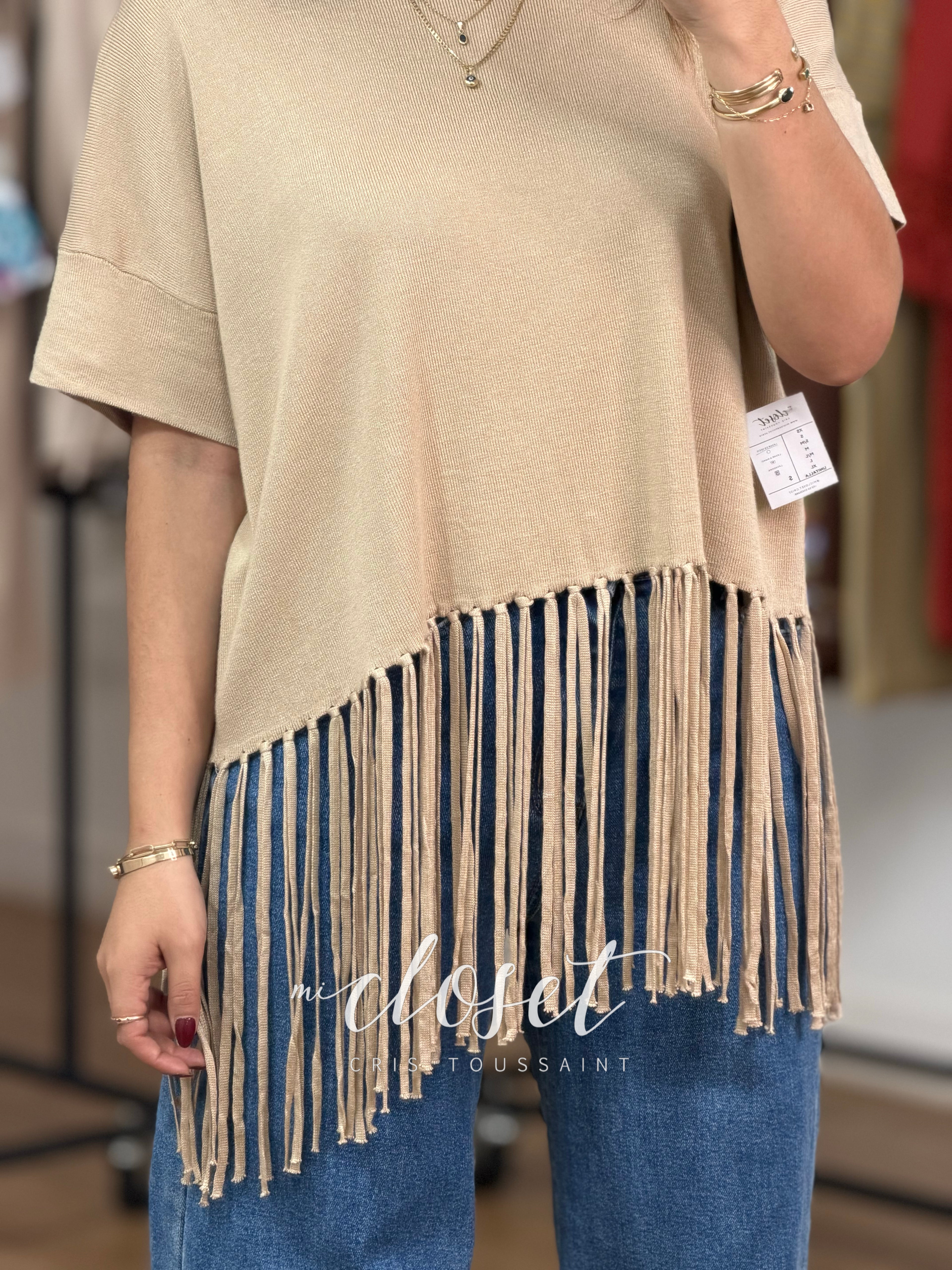 TEESHIRT DE PUNTO CON FLECOS EN PARTE DE ABAJO