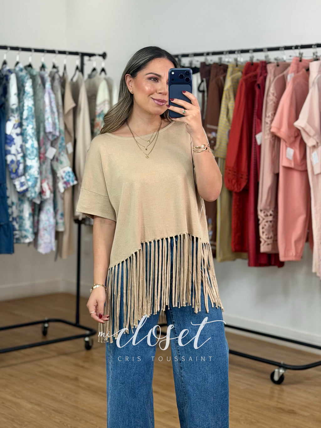 TEESHIRT DE PUNTO CON FLECOS EN PARTE DE ABAJO