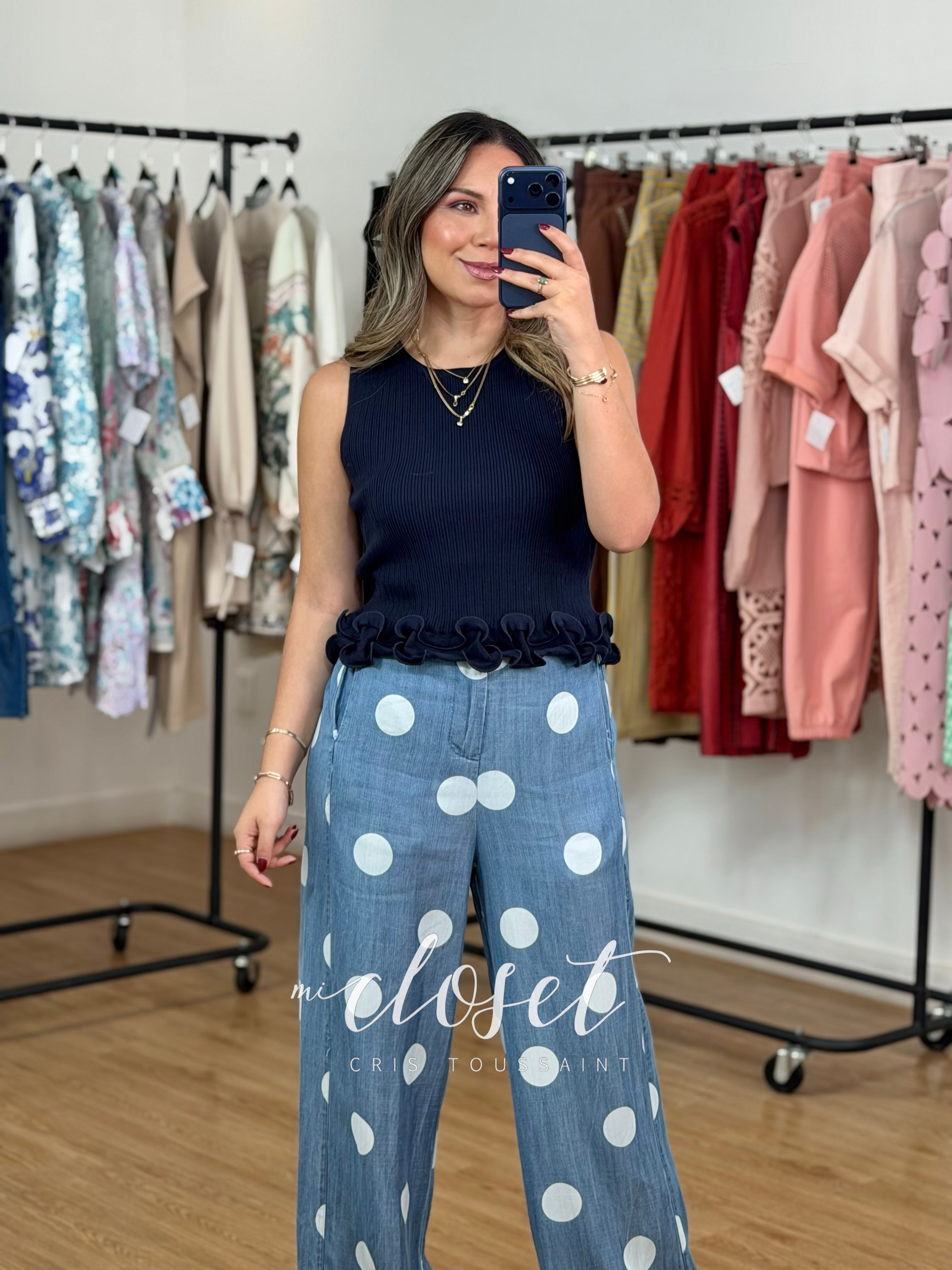 BLUSA CORTA, TELA DE SWEATER CON OLANES EN PARTE BAJA