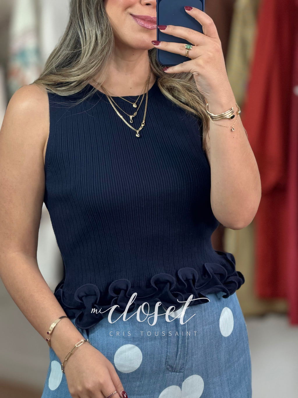 BLUSA CORTA, TELA DE SWEATER CON OLANES EN PARTE BAJA