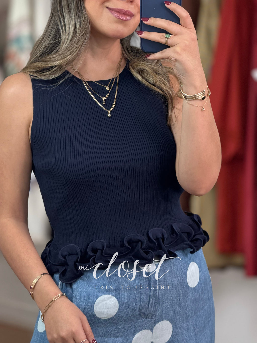 BLUSA CORTA, TELA DE SWEATER CON OLANES EN PARTE BAJA