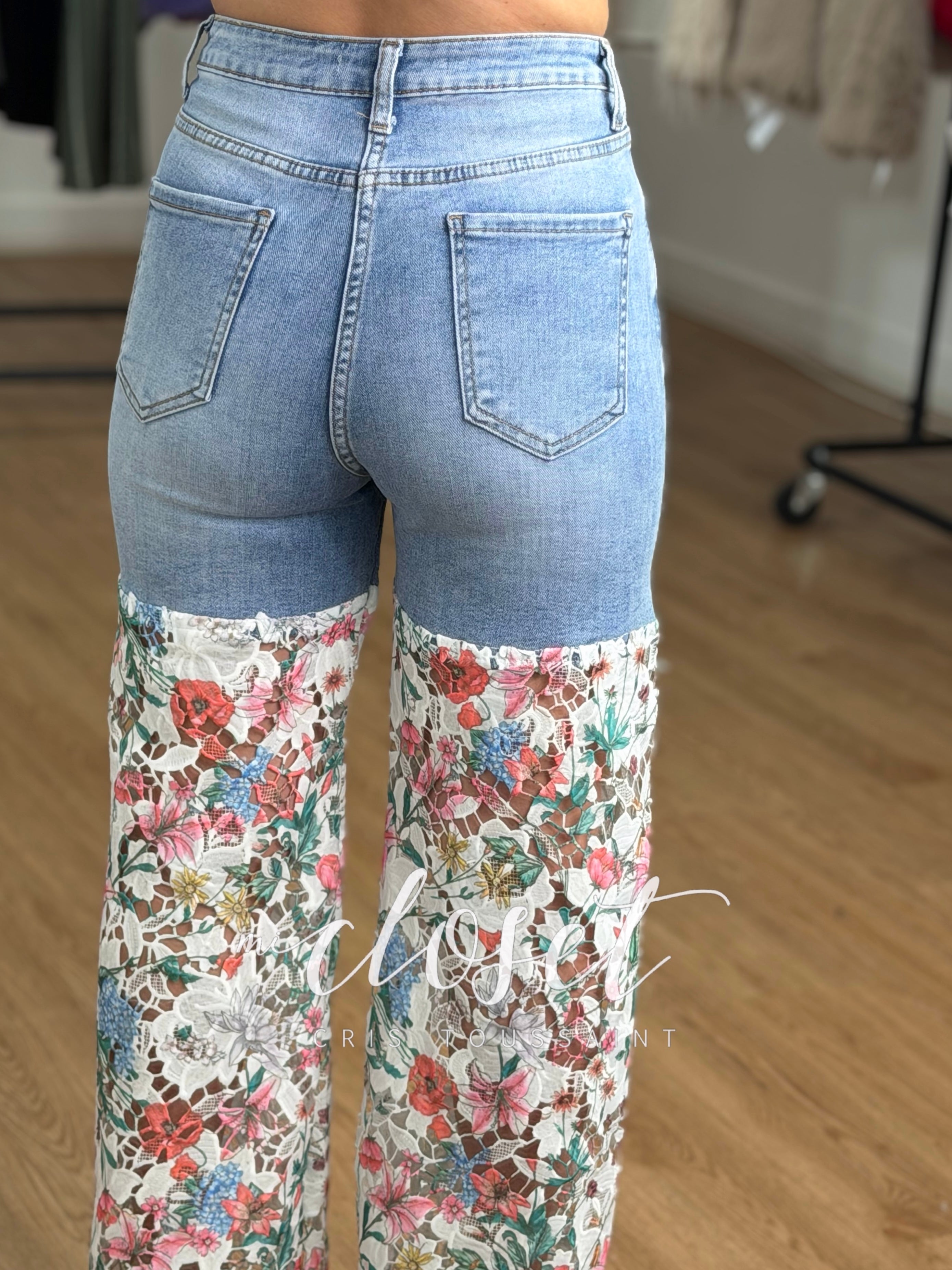 JEANS RECTOS DOBLE TEXTURA, (DESTELLOS DE BRILLOS EN MEZCLILLA Y ENCAJE)