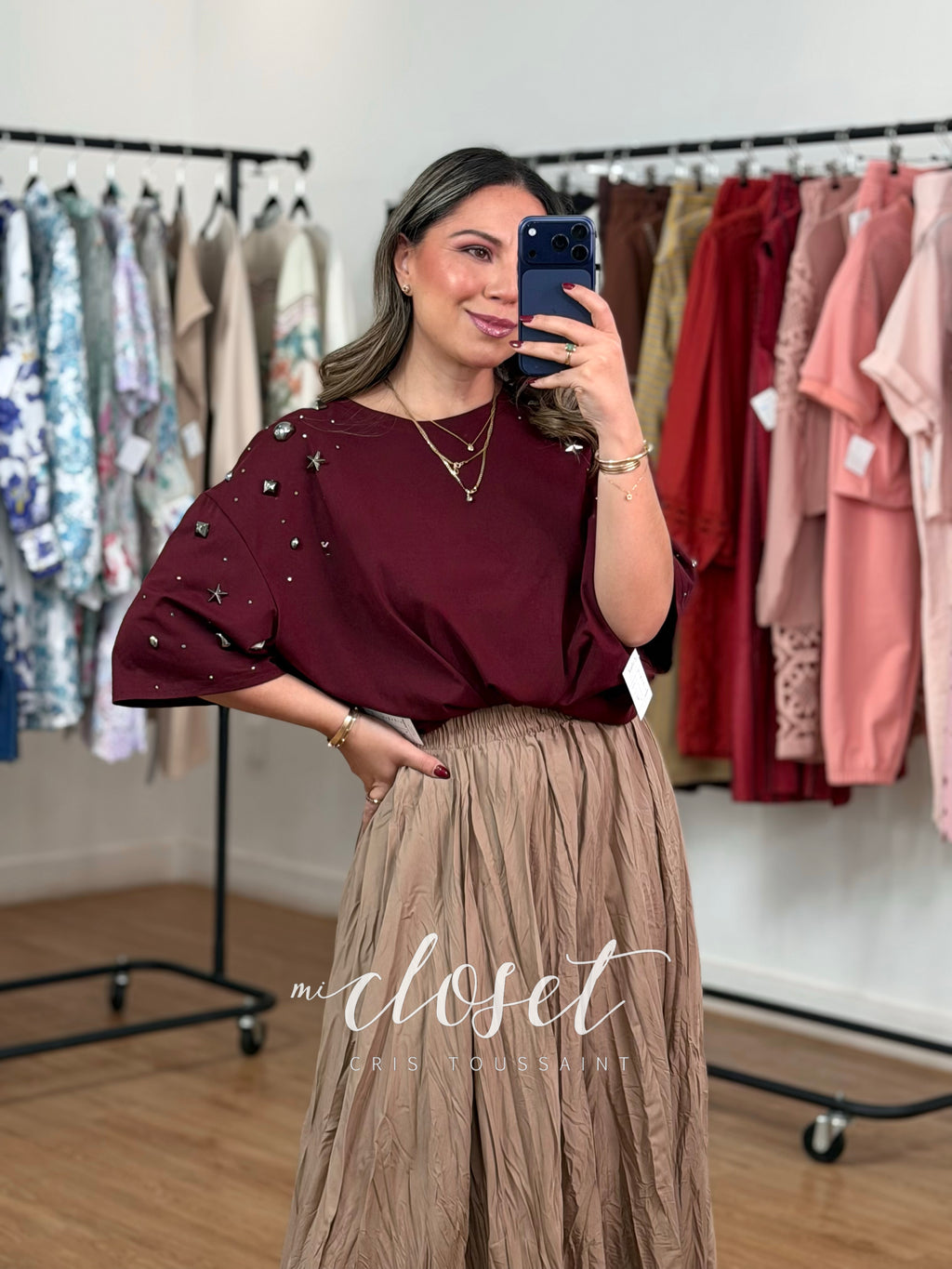 TEESHIRT OVERSIZED CON APLICACIONES DE DIFERENTES FORMAS Y TAMAÑOS