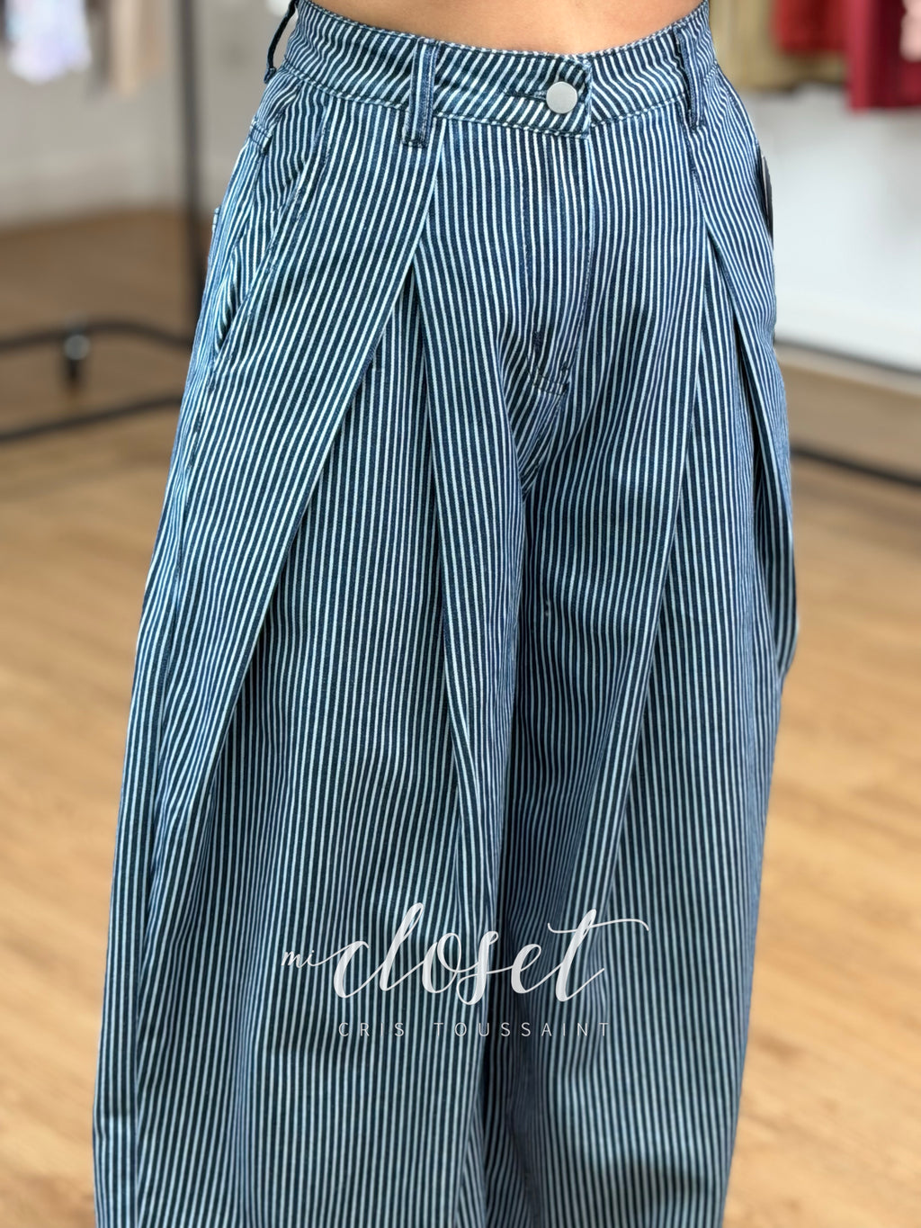 JEANS CORTE WIDE LEG CON PINZAS EN CINTURA