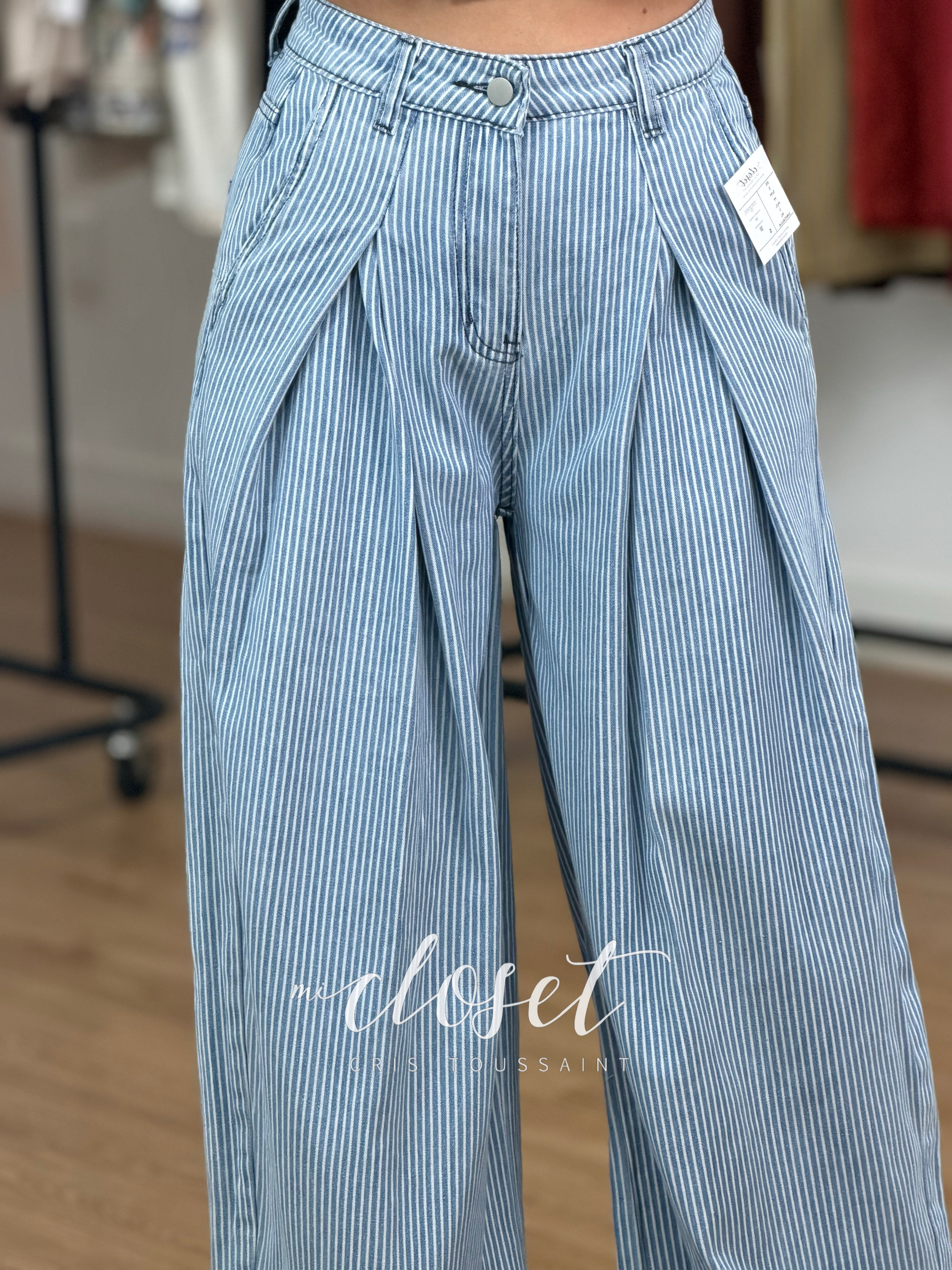 JEANS CORTE WIDE LEG CON PINZAS EN CINTURA