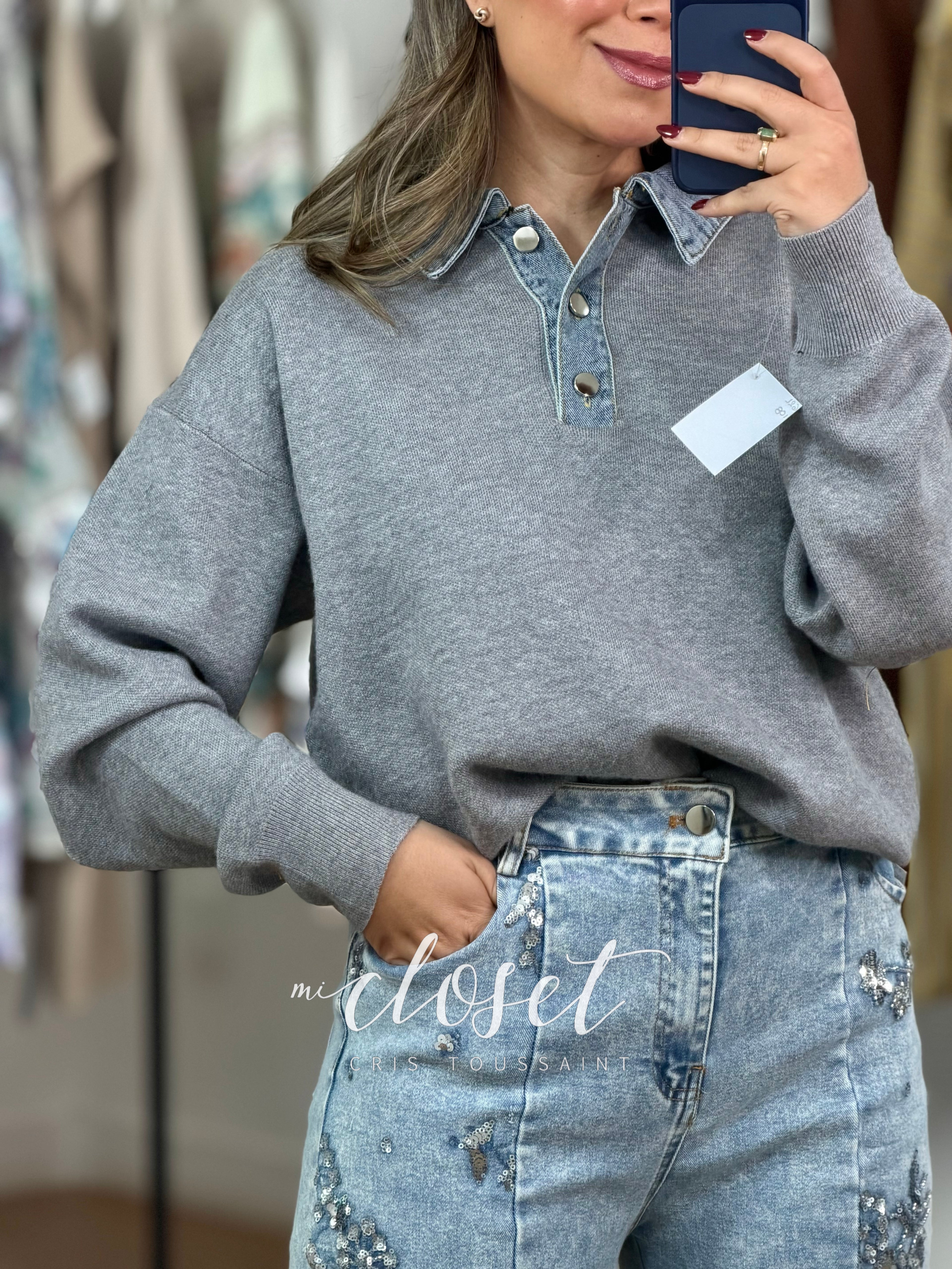 SWEATER SÚPER SUAVE CON CUELLO DE MEZCLILLA