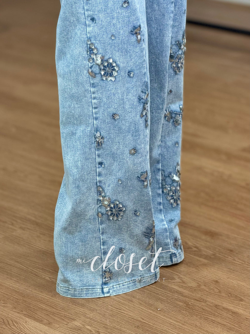 JEANS SÚPER STRETCH BORDADO CON LENTEJUELA MINI Y CHAQUIRA