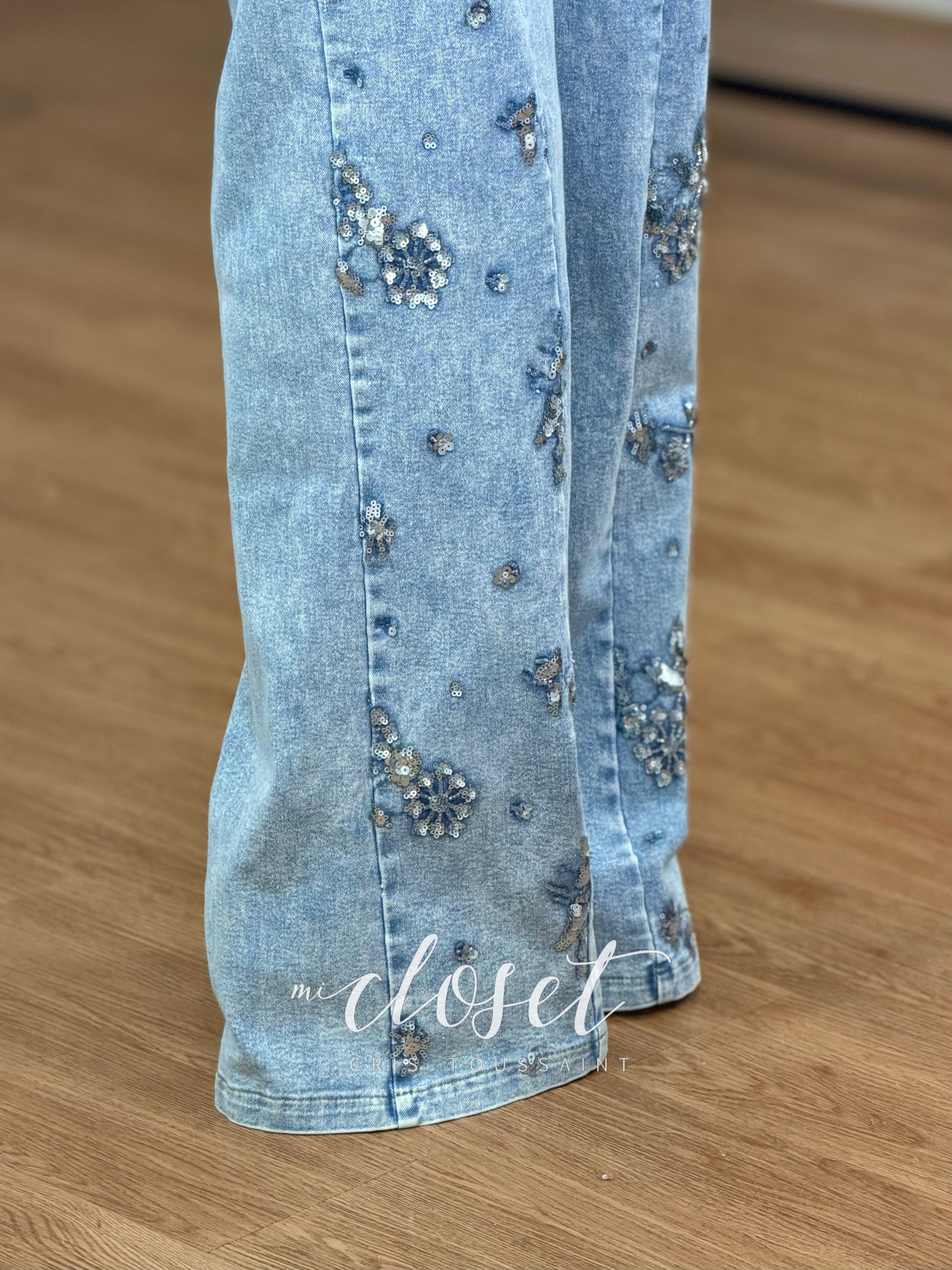 JEANS SÚPER STRETCH BORDADO CON LENTEJUELA MINI Y CHAQUIRA