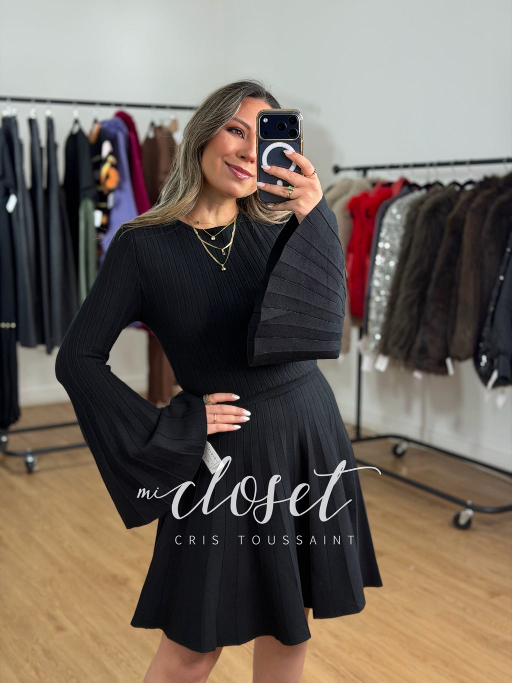 CONJUNTO TABLEADO, SWEATER CON MANGA ACAMPANADA