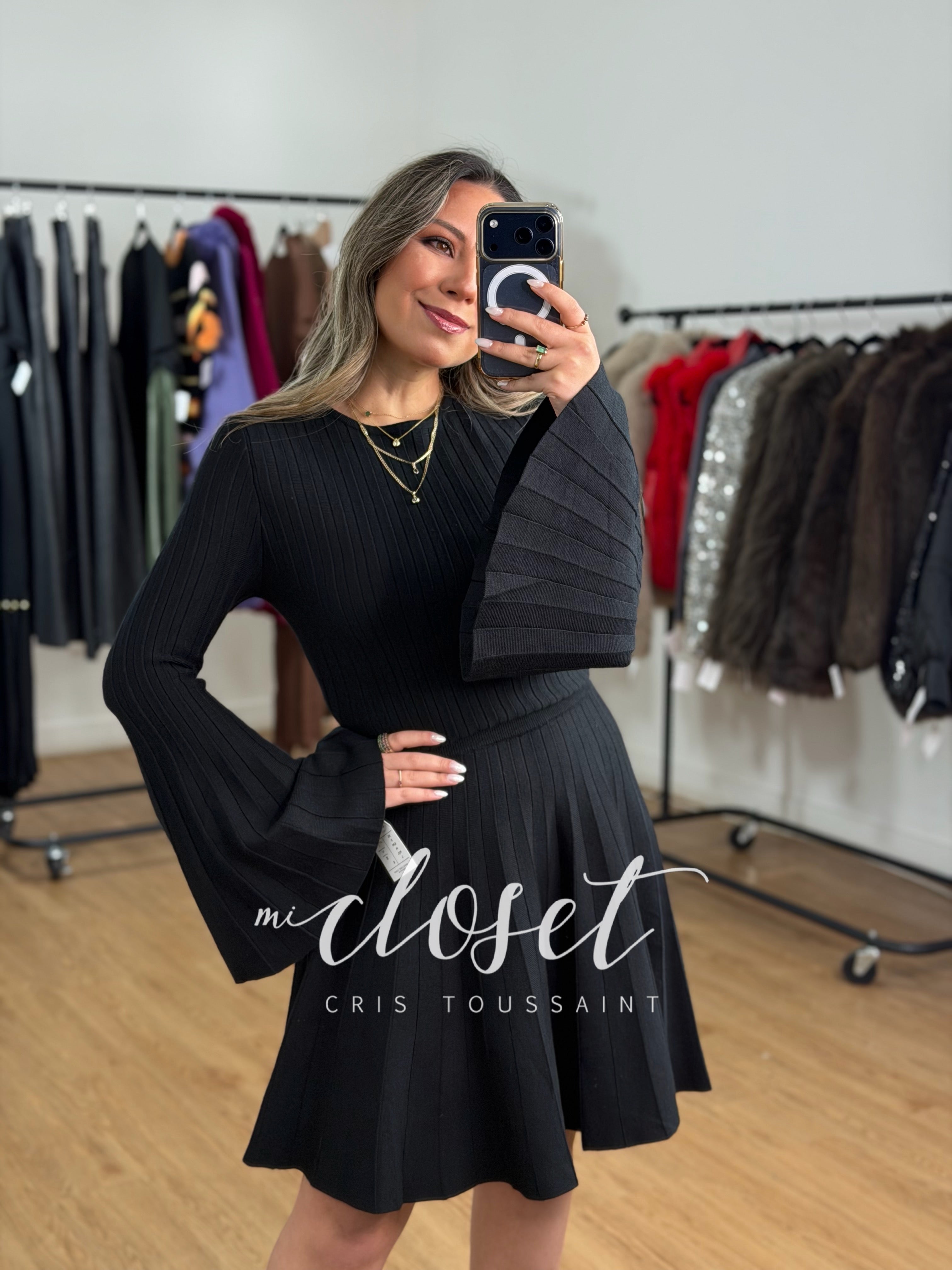 CONJUNTO TABLEADO, SWEATER CON MANGA ACAMPANADA