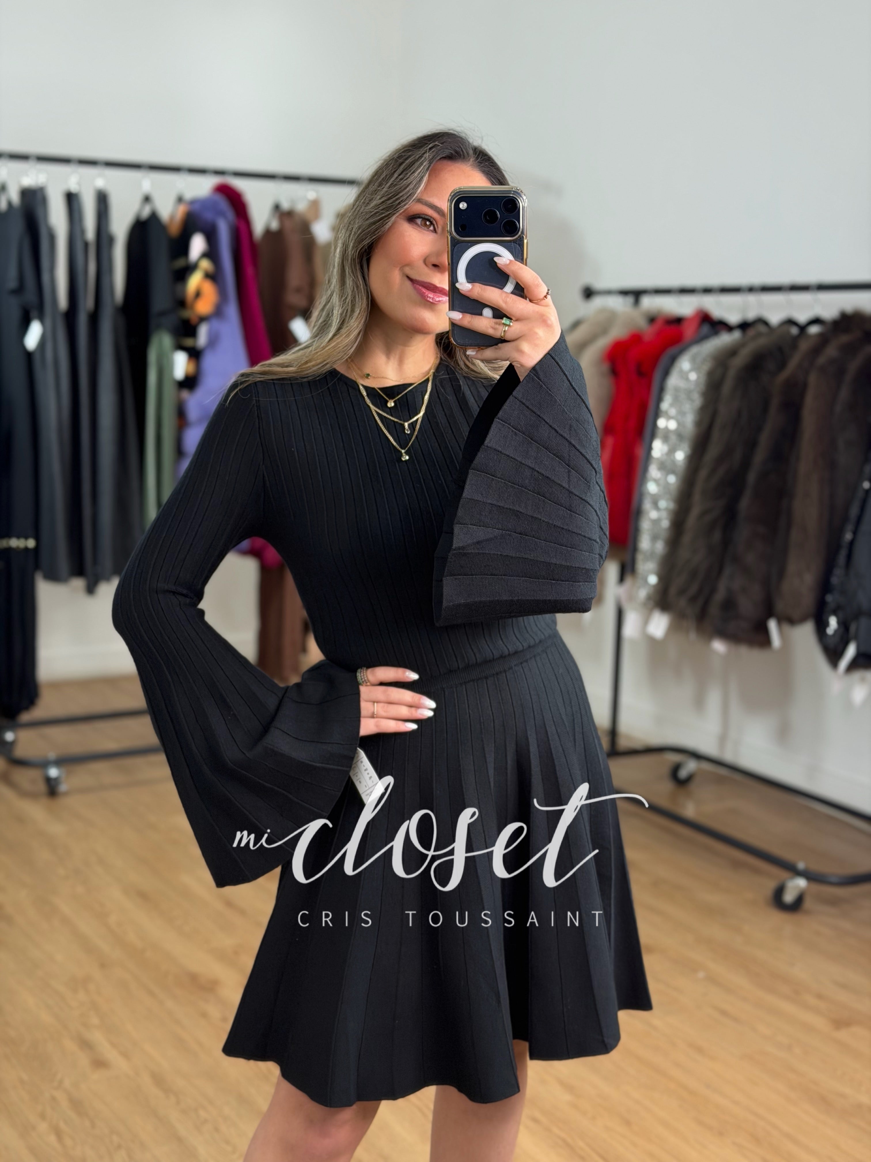 CONJUNTO TABLEADO, SWEATER CON MANGA ACAMPANADA