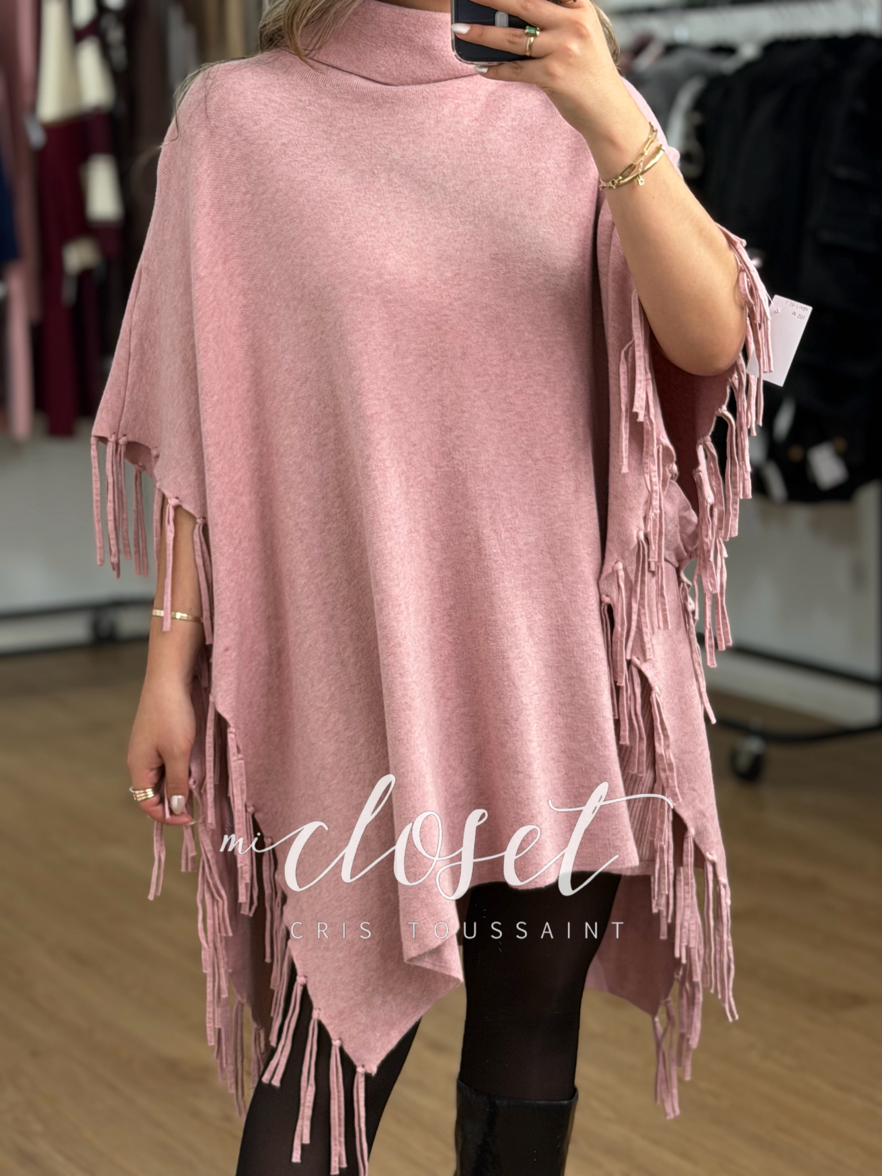 PONCHO CUELLO DE TORTUGA CON DETALLES EN FLECOS EN COSTADO