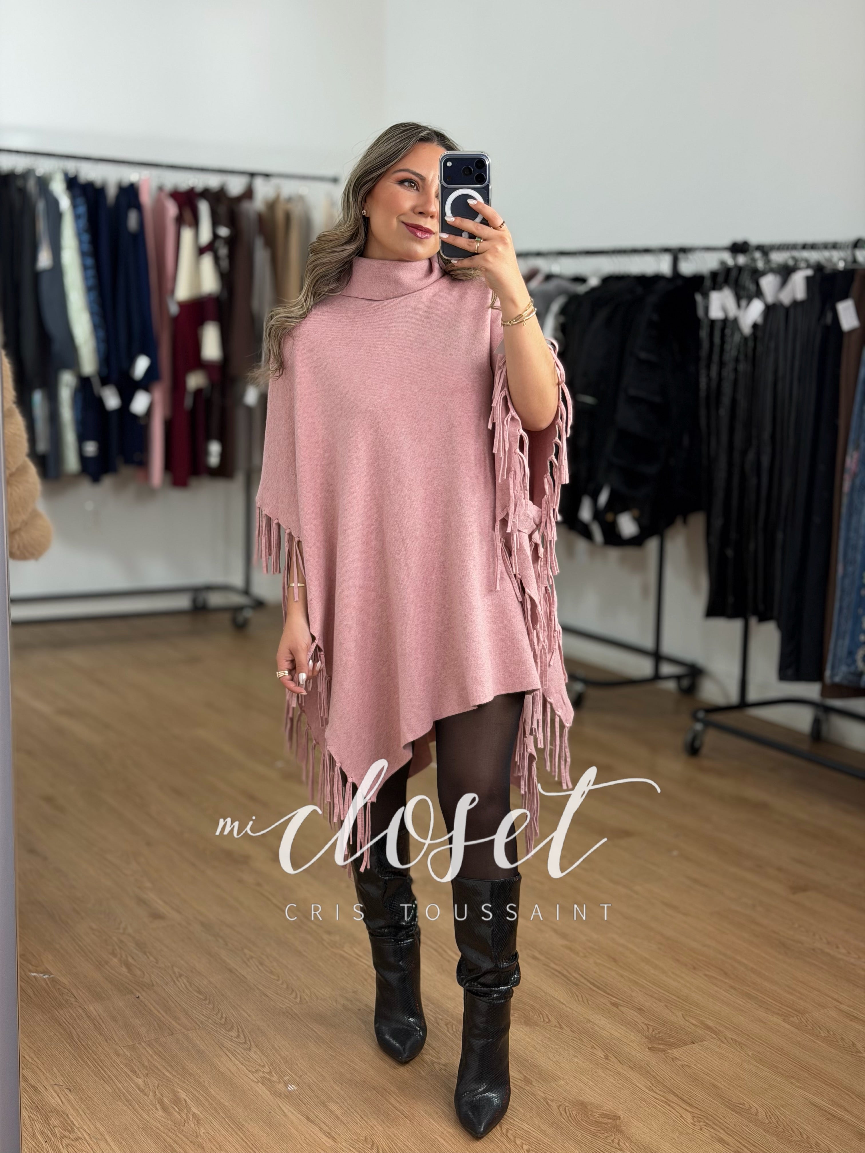 PONCHO CUELLO DE TORTUGA CON DETALLES EN FLECOS EN COSTADO
