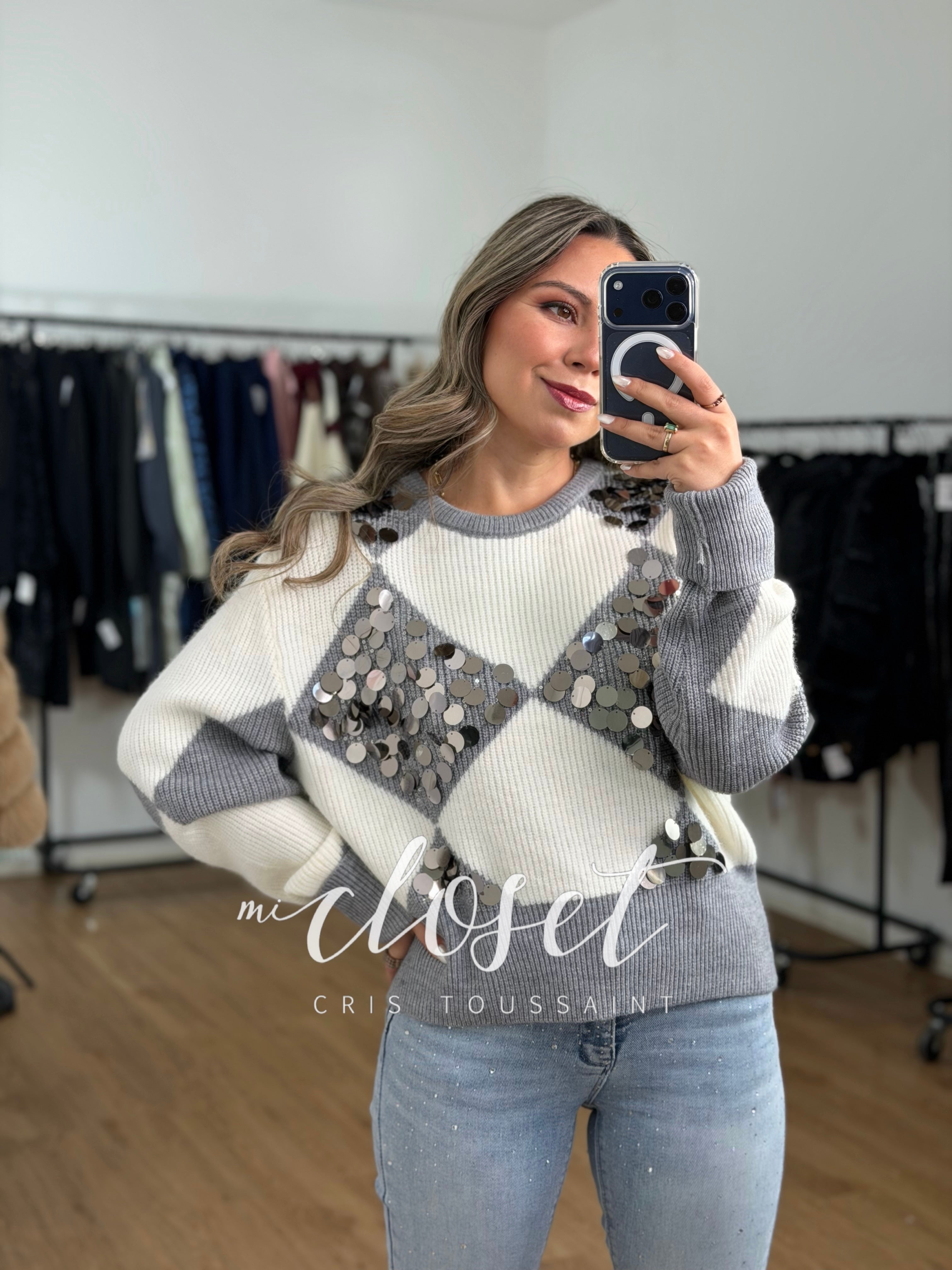 SWEATER TEJIDO CON LENTEJUELA GIGANTE Y ROMBOS EN FRENTE Y ESPALDA