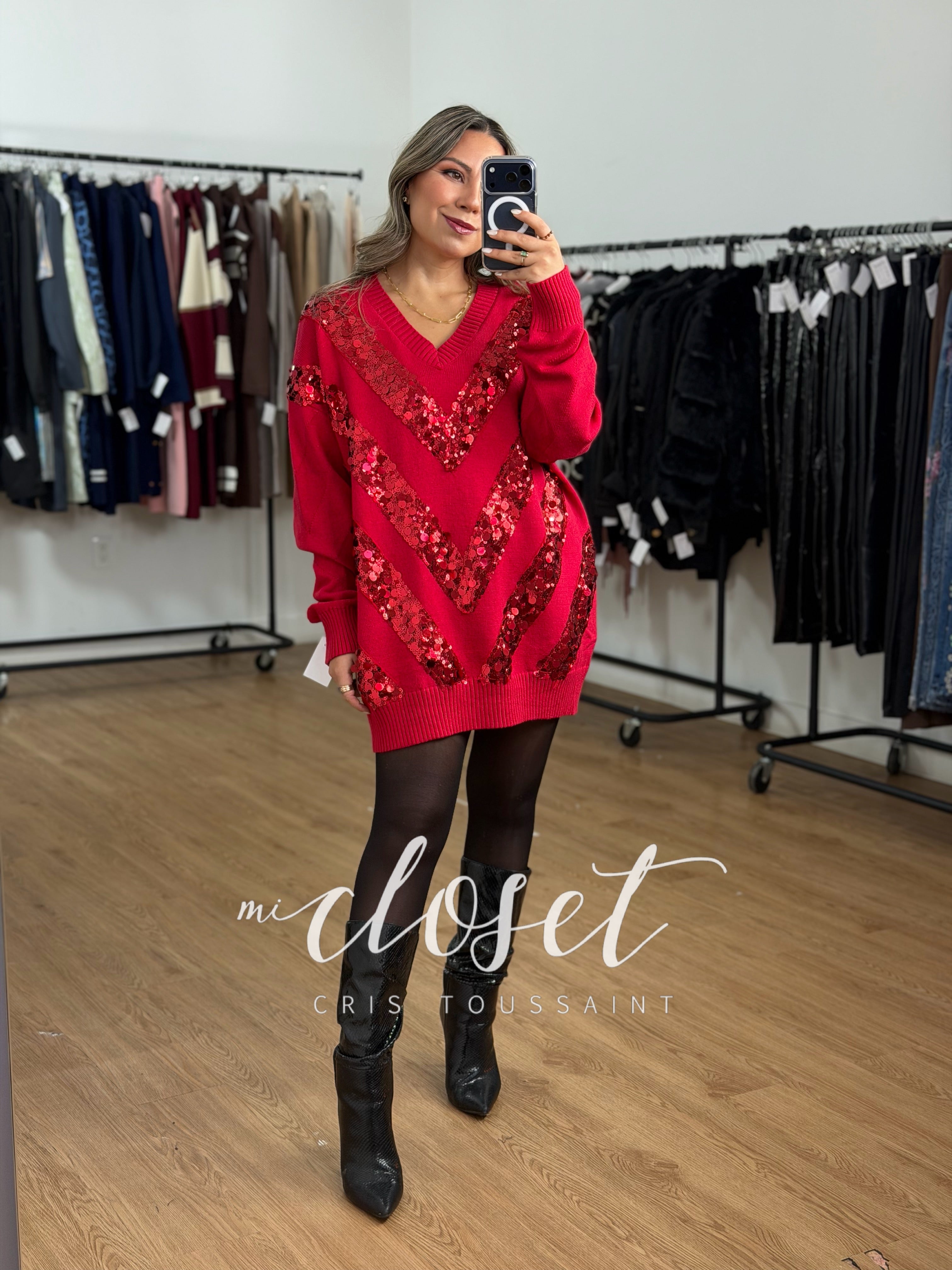 SWEATER LARGO CON LENTEJUELAS DE DIFERENTES TAMAÑOS EN PARTE DELANTERA, DESTELLOS DE BRILLOS