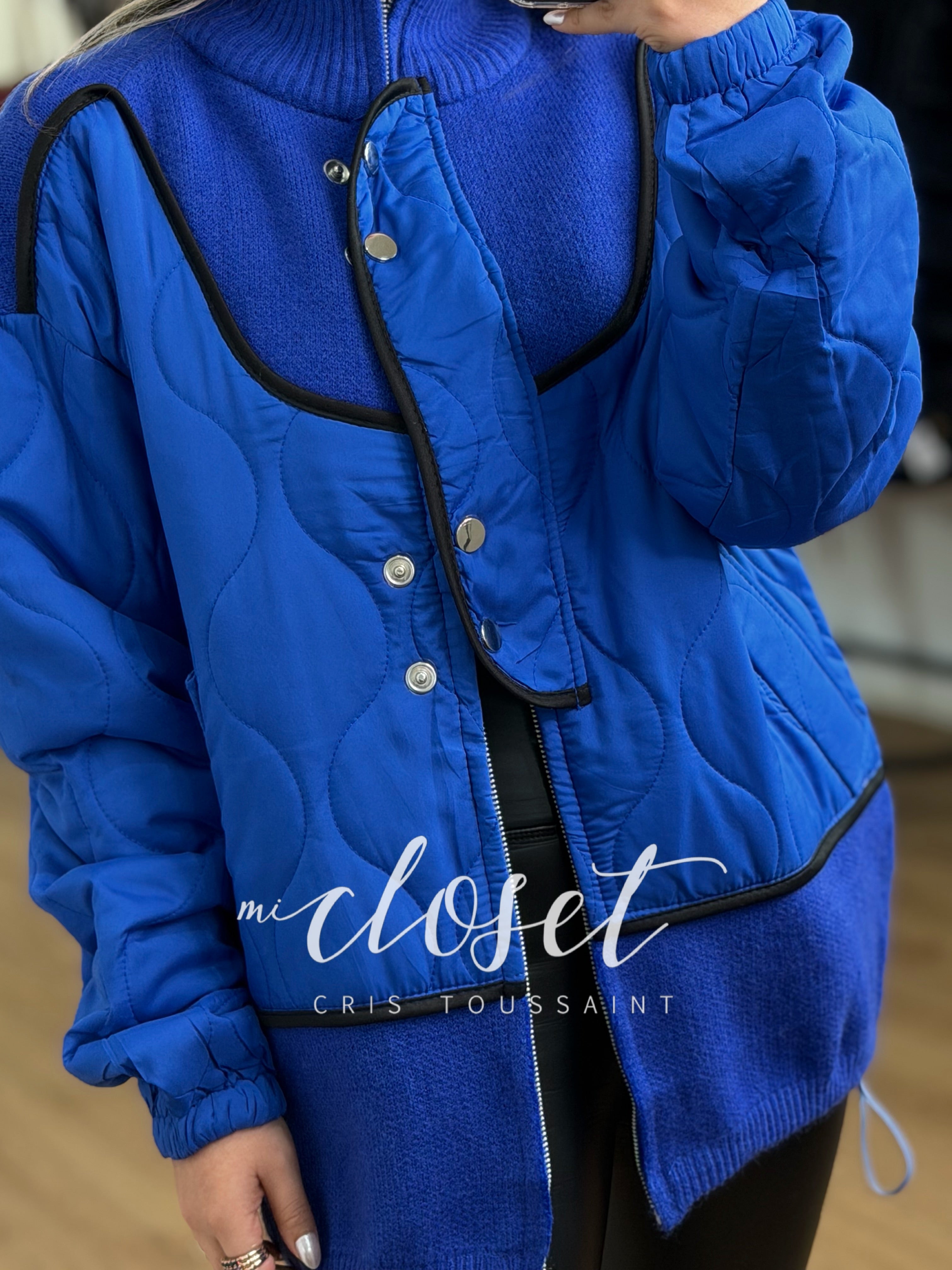 CHAMARRA CON DOBLE TEXTURA, TIPO BOMBER