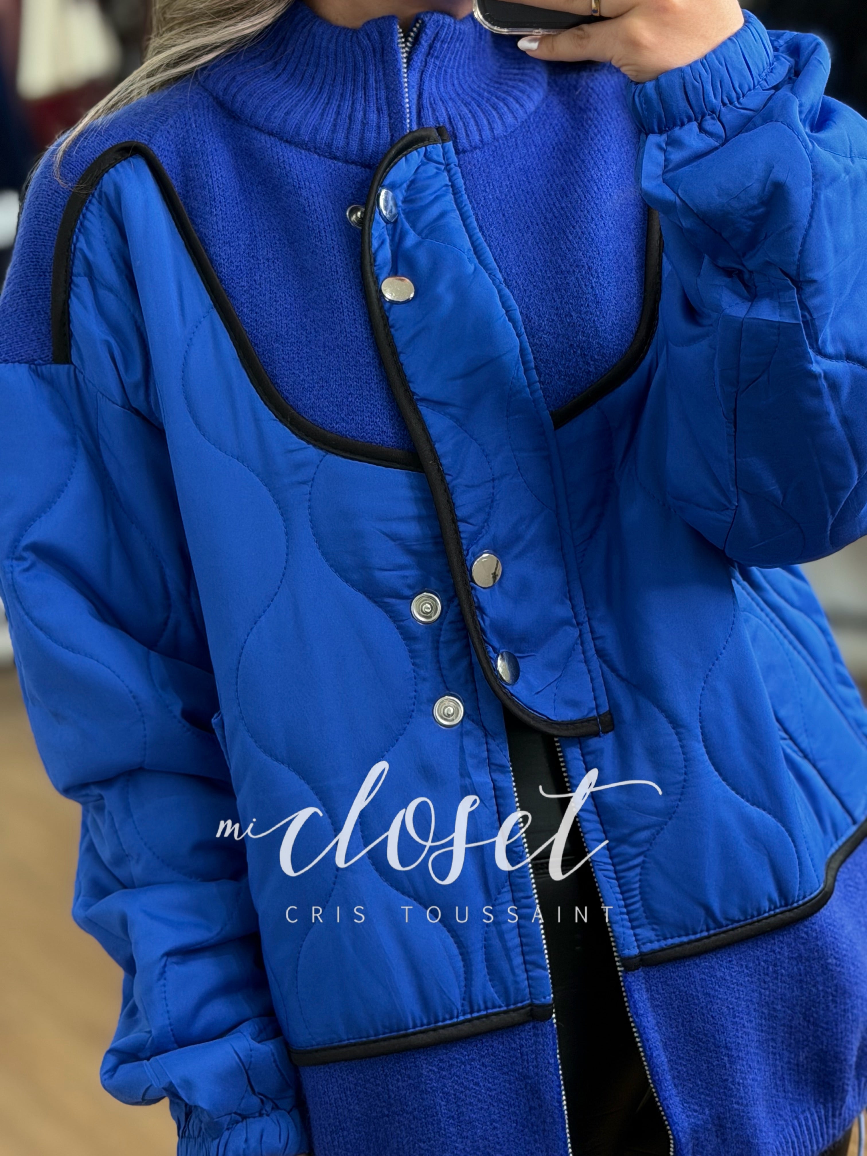 CHAMARRA CON DOBLE TEXTURA, TIPO BOMBER