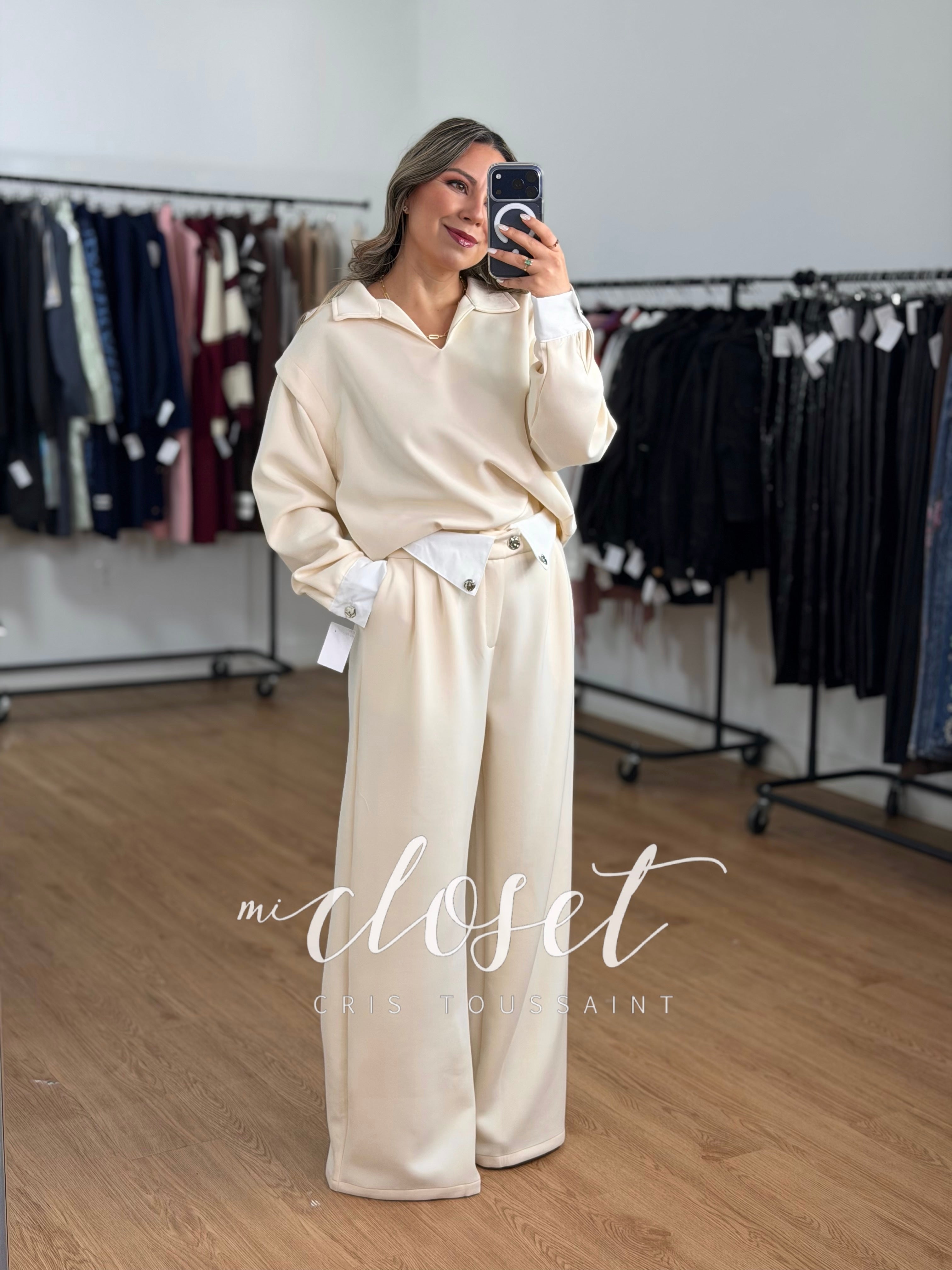 CONIUNTO DE PANTS CON BOTONES PLATEADOS, DETALLES EN PUÑOS Y PRETINA
