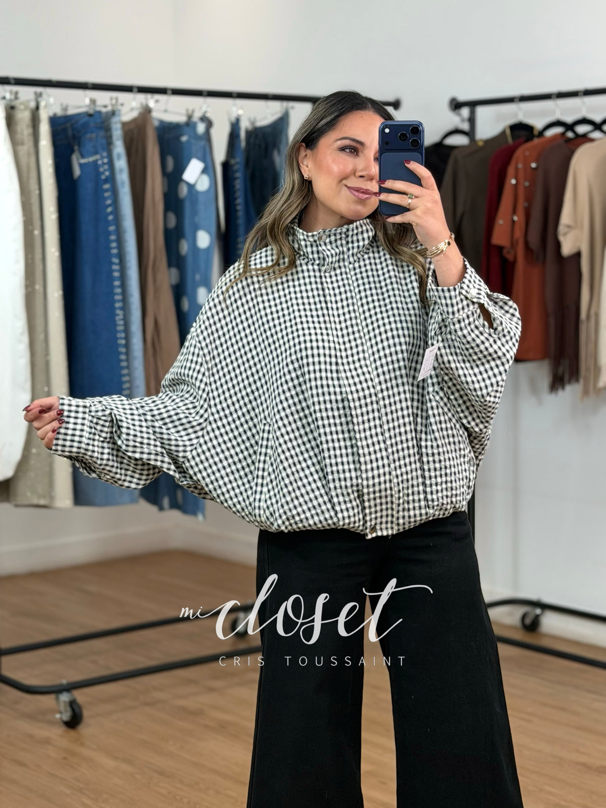 CHAMARRITA BOMBER LIGERA OVERSIZED CON PINZAS Y RESORTE EN CINTURA; MANGA MURCIÉLAGO