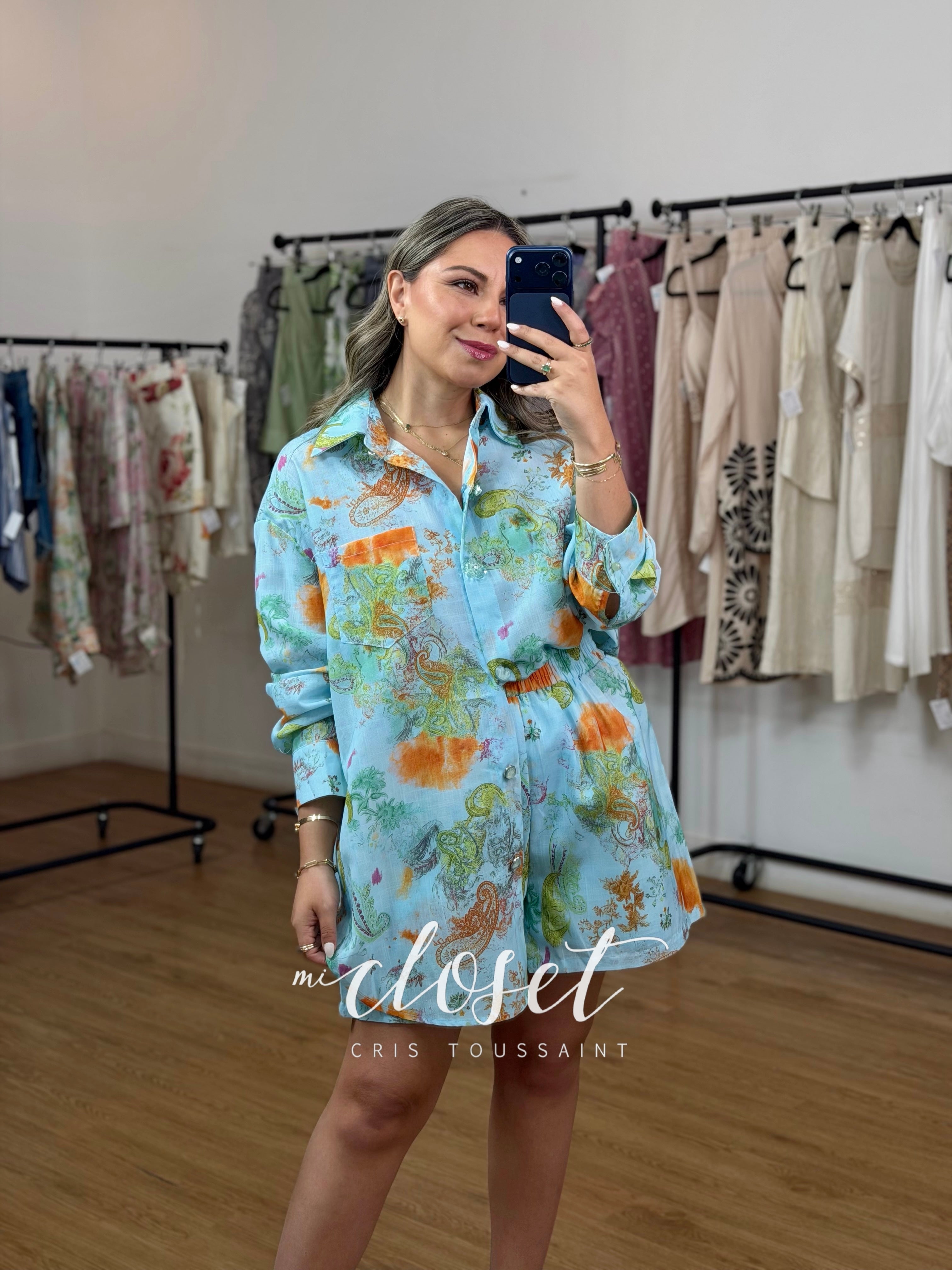 CONJUNTO TIPO LINO ESTAMPADO DE SHORT (FORRO ABAJO) Y CAMISA OVERSIZED, DETALLE EN BOTONES