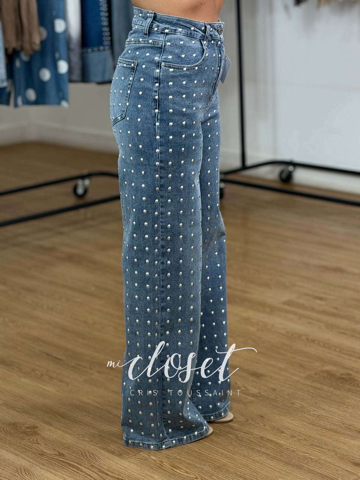 JEANS SÚPER STRETCH, TIRO ALTO, CORTE RECTO, CON ESTOPEROLES ADELANTE Y ATRÁS