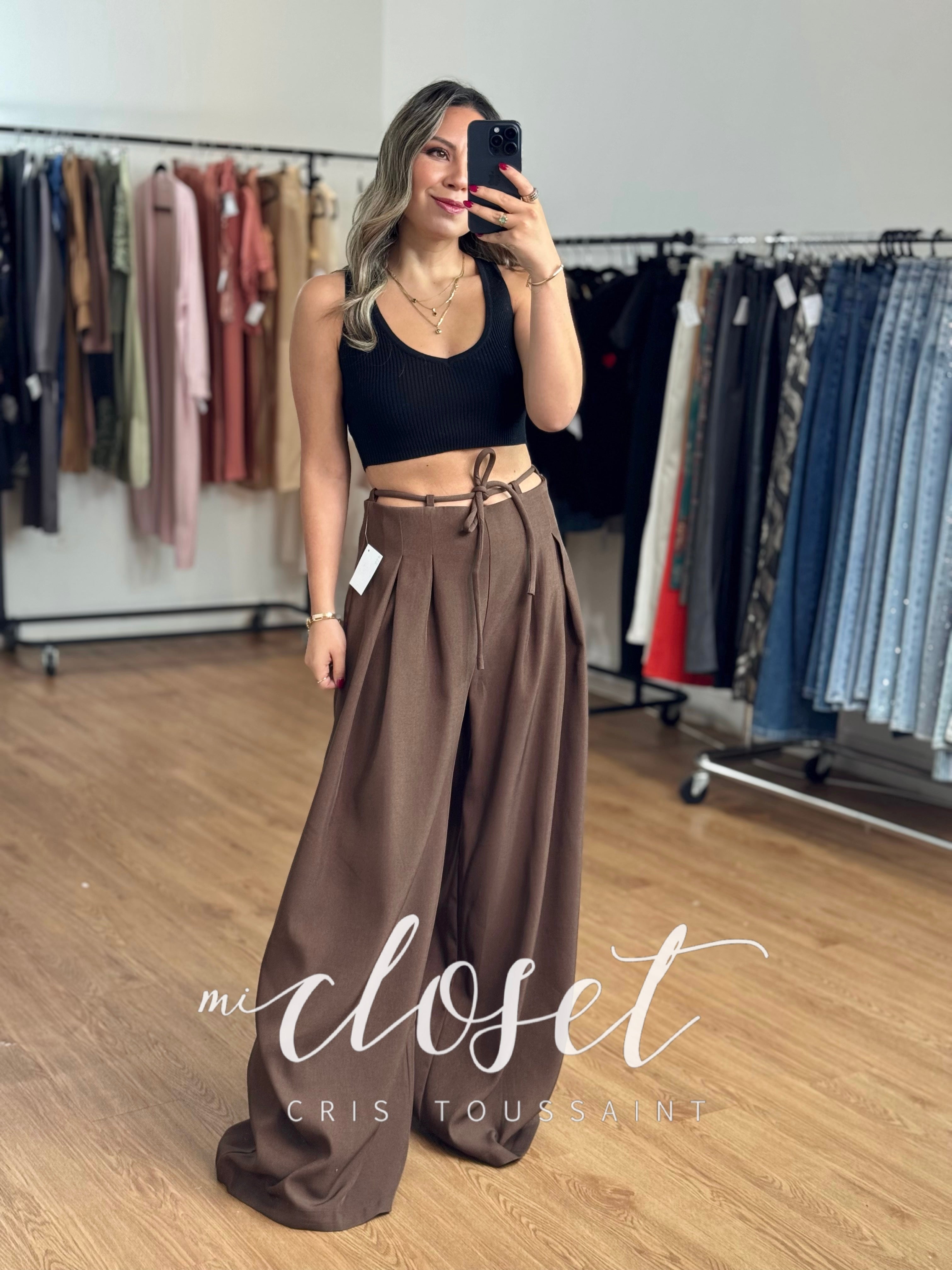 PANTALÓN DE VESTIR SÚPER LARGO CON PINZAS Y AGUJETAS AJUSTABLES EN CINTURA