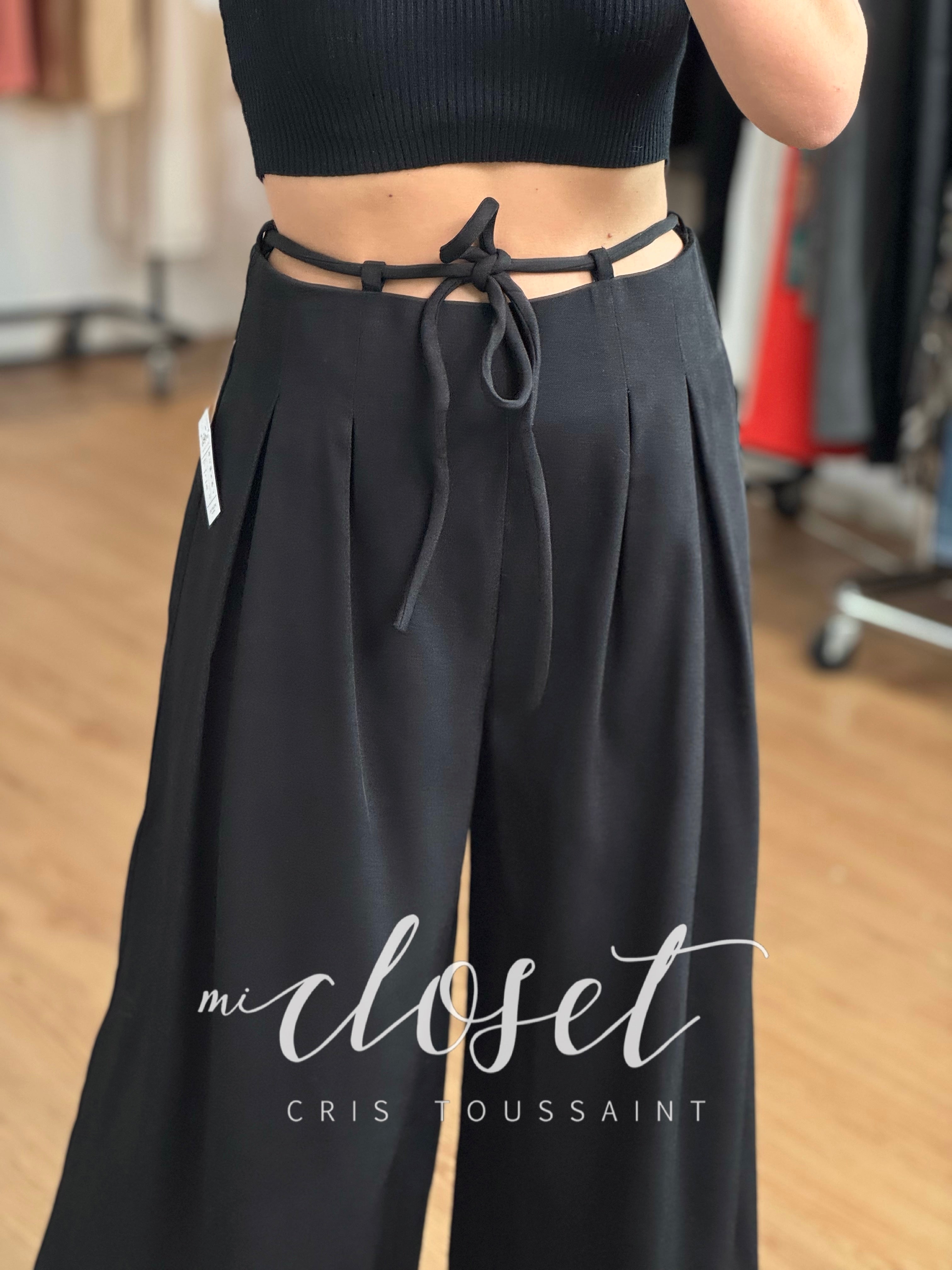 PANTALÓN DE VESTIR SÚPER AMPLIO (PATA DE ELEFANTE) CON PINZAS Y AGUJETA AJUSTABLE EN CINTURA