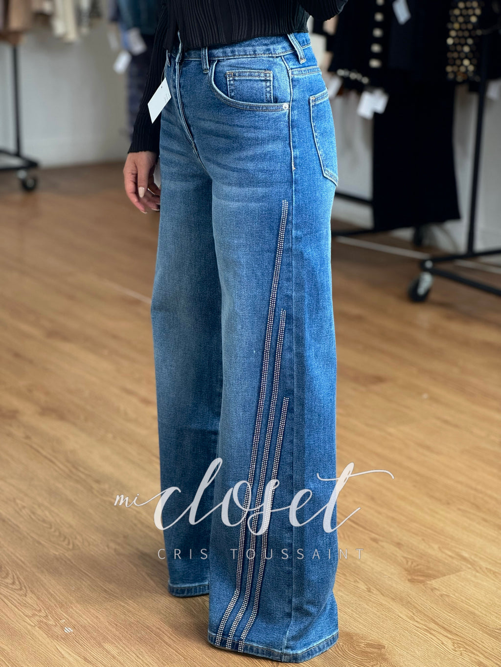 JEANS WIDE LEG SUPER STRETCH CON TIRAS DE BRILLOS EN COSTADOS