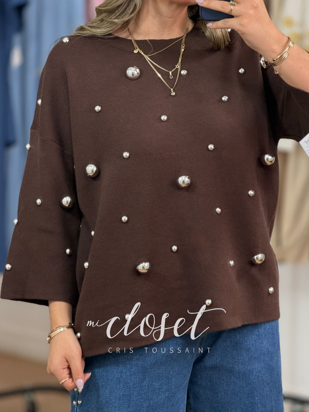 SWEATER DE PUNTO SEMI GRUESO MANGA 3/4 CON ESFERAS DE DISTINTOS TAMAÑOS