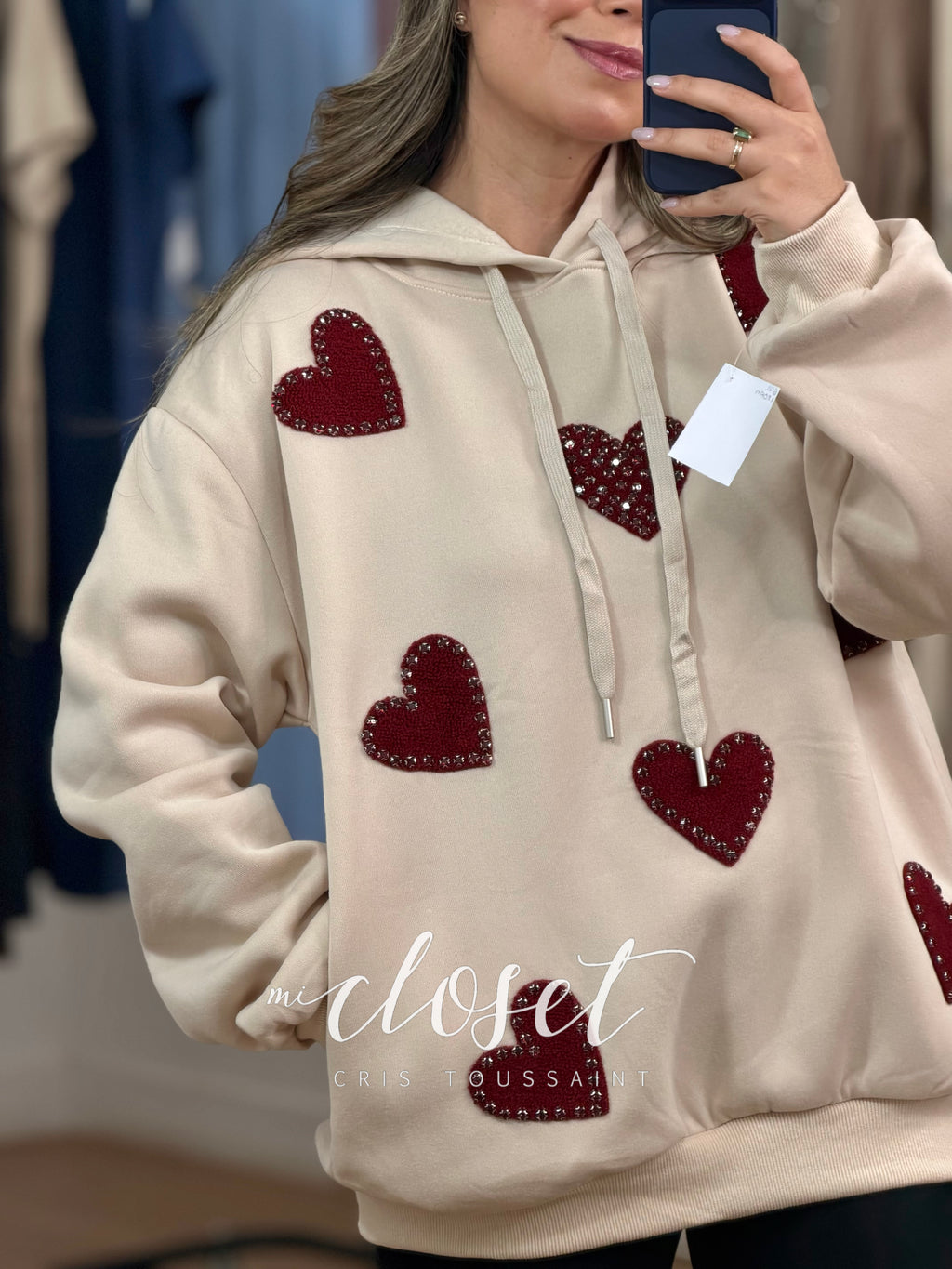 HOODIE CON APLICACIONES DE TEXTURA EN 3D Y PIEDRITAS