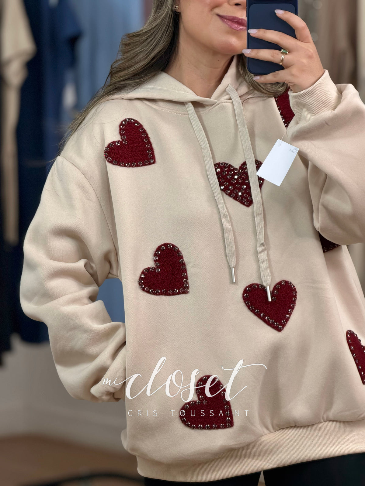 HOODIE CON APLICACIONES DE TEXTURA EN 3D Y PIEDRITAS