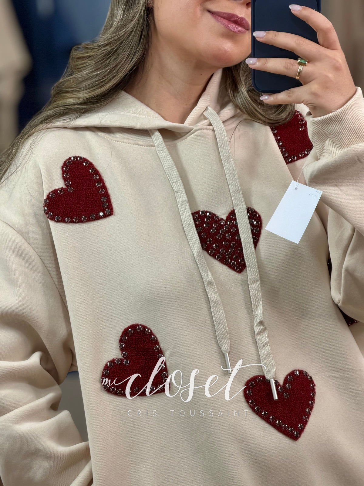 HOODIE CON APLICACIONES DE TEXTURA EN 3D Y PIEDRITAS