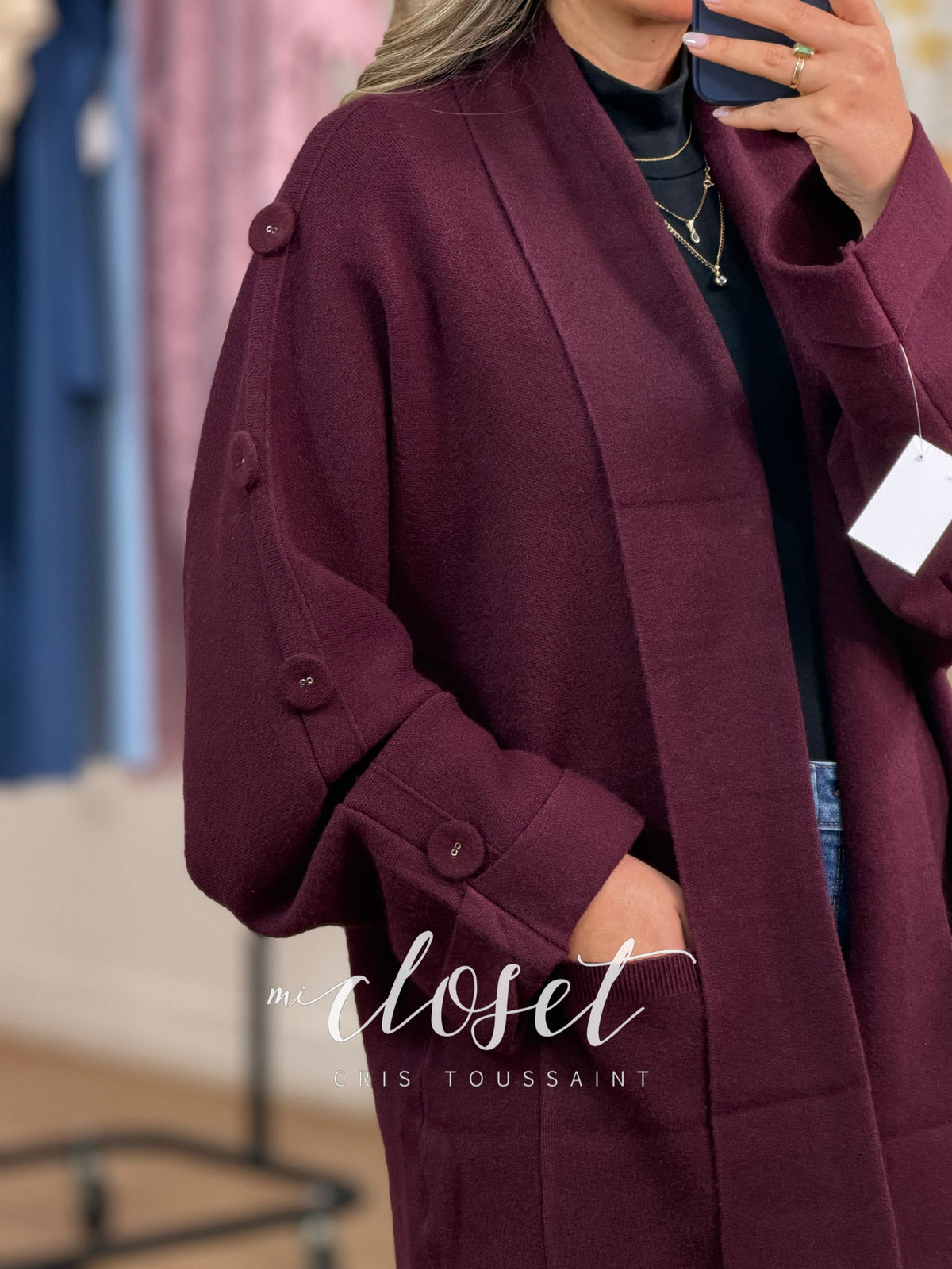 SWEATER SEMI GRUESO OVERSIZED CON BOTONES FORRADOS EN TODA LA MANGA Y BOLSAS