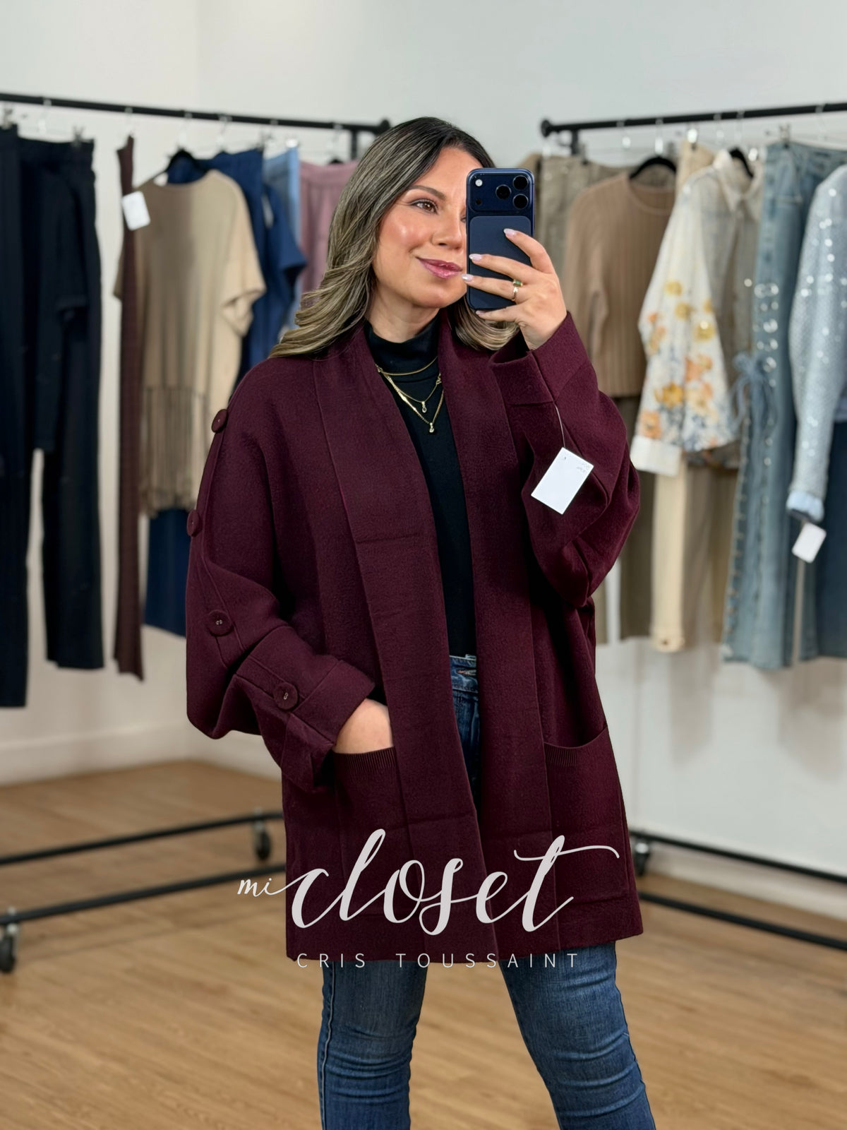 SWEATER SEMI GRUESO OVERSIZED CON BOTONES FORRADOS EN TODA LA MANGA Y BOLSAS